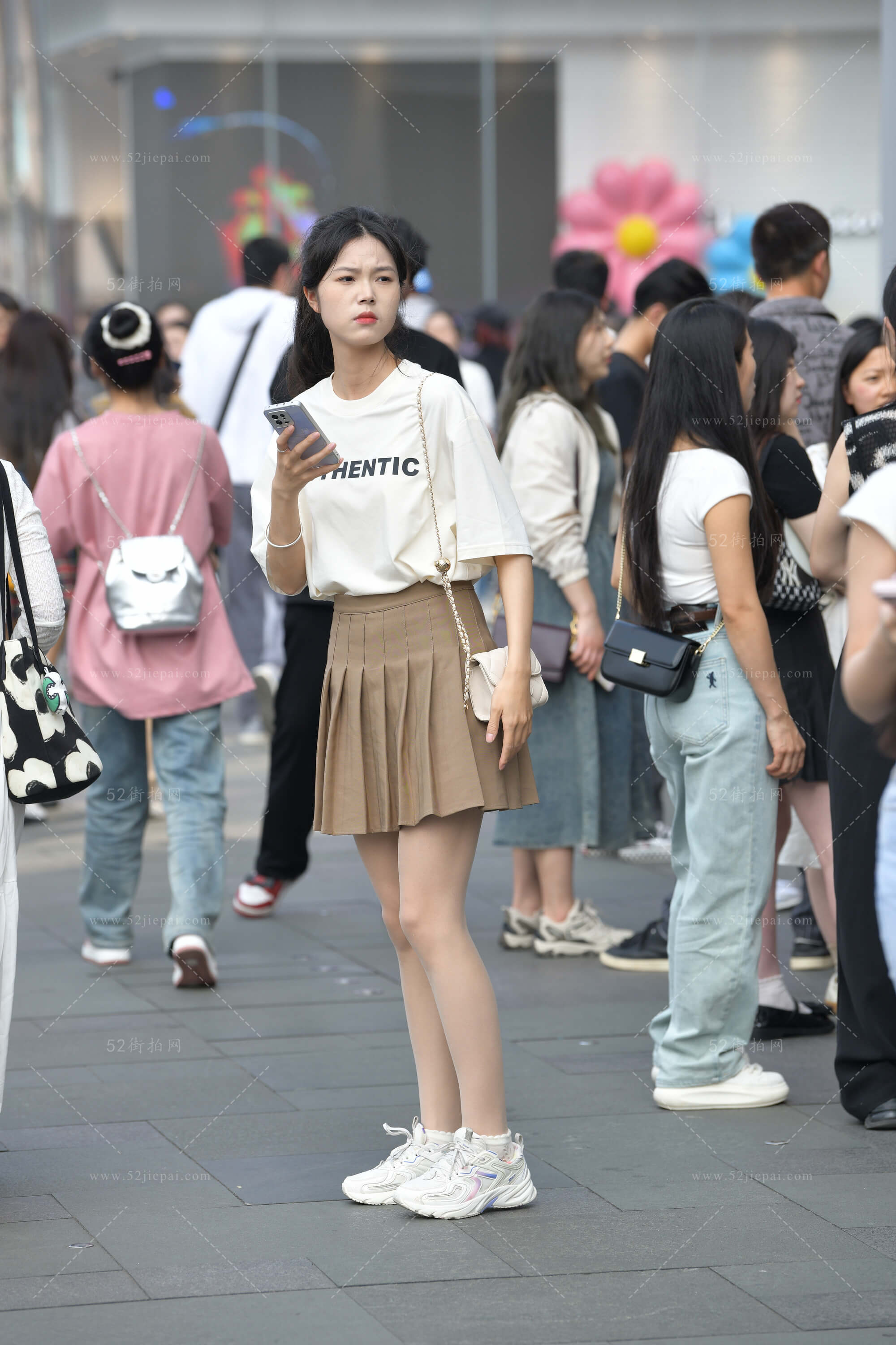 人气街拍写真,超清无水印-姐姐白又白