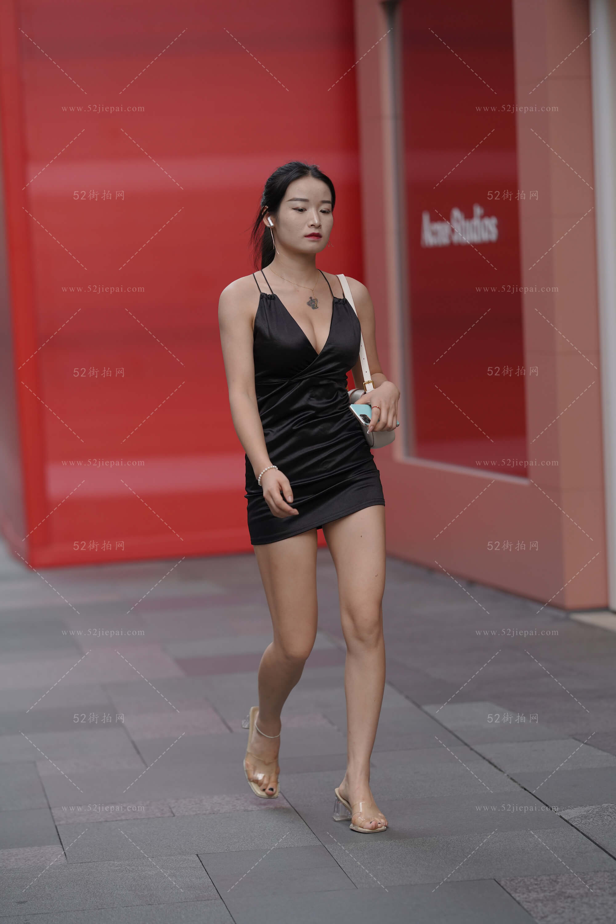 吊带高清图集,画质党必收(2)-姐姐白又白
