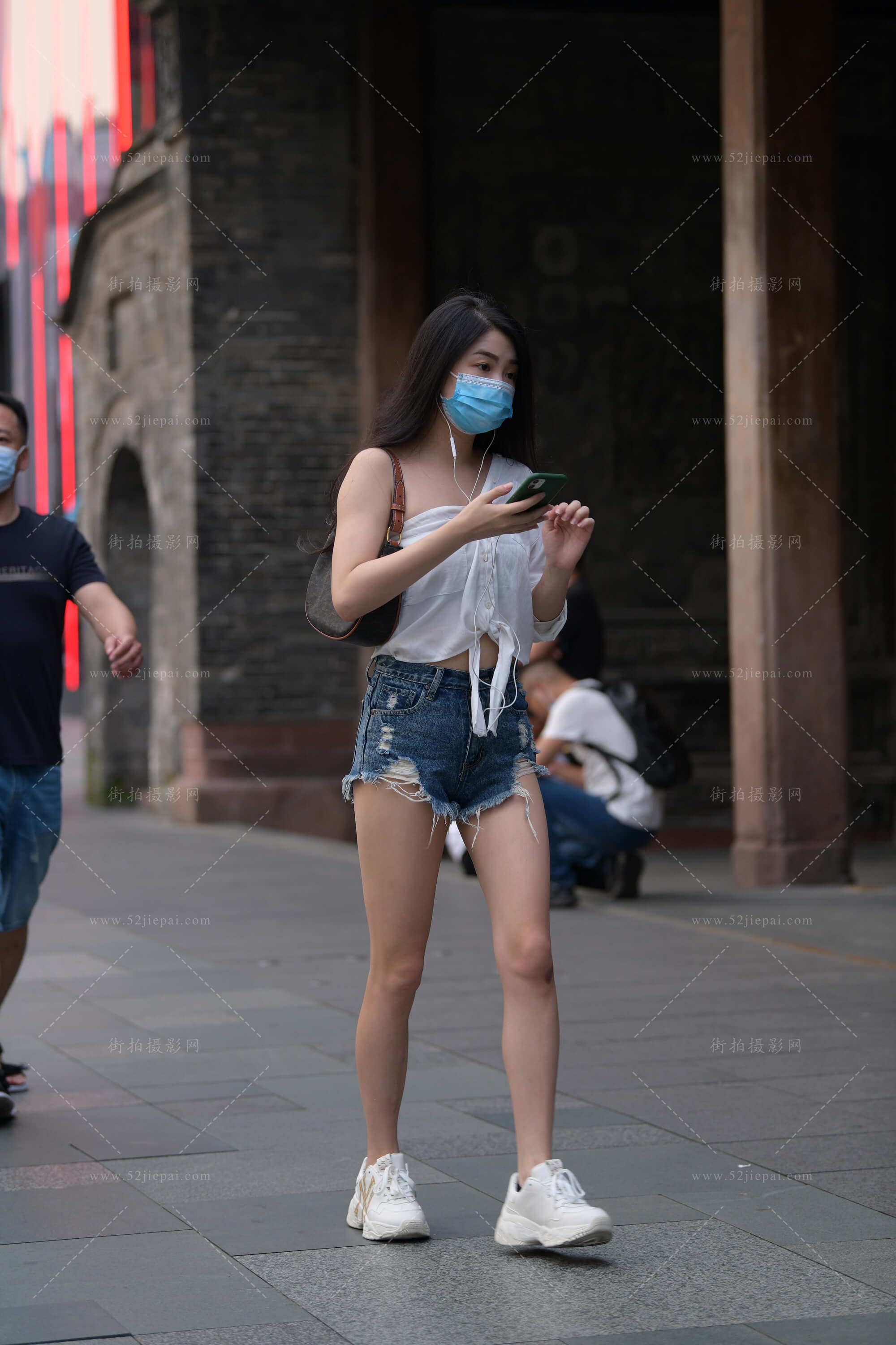 街拍高清图集,画质党必收(98)-姐姐白又白