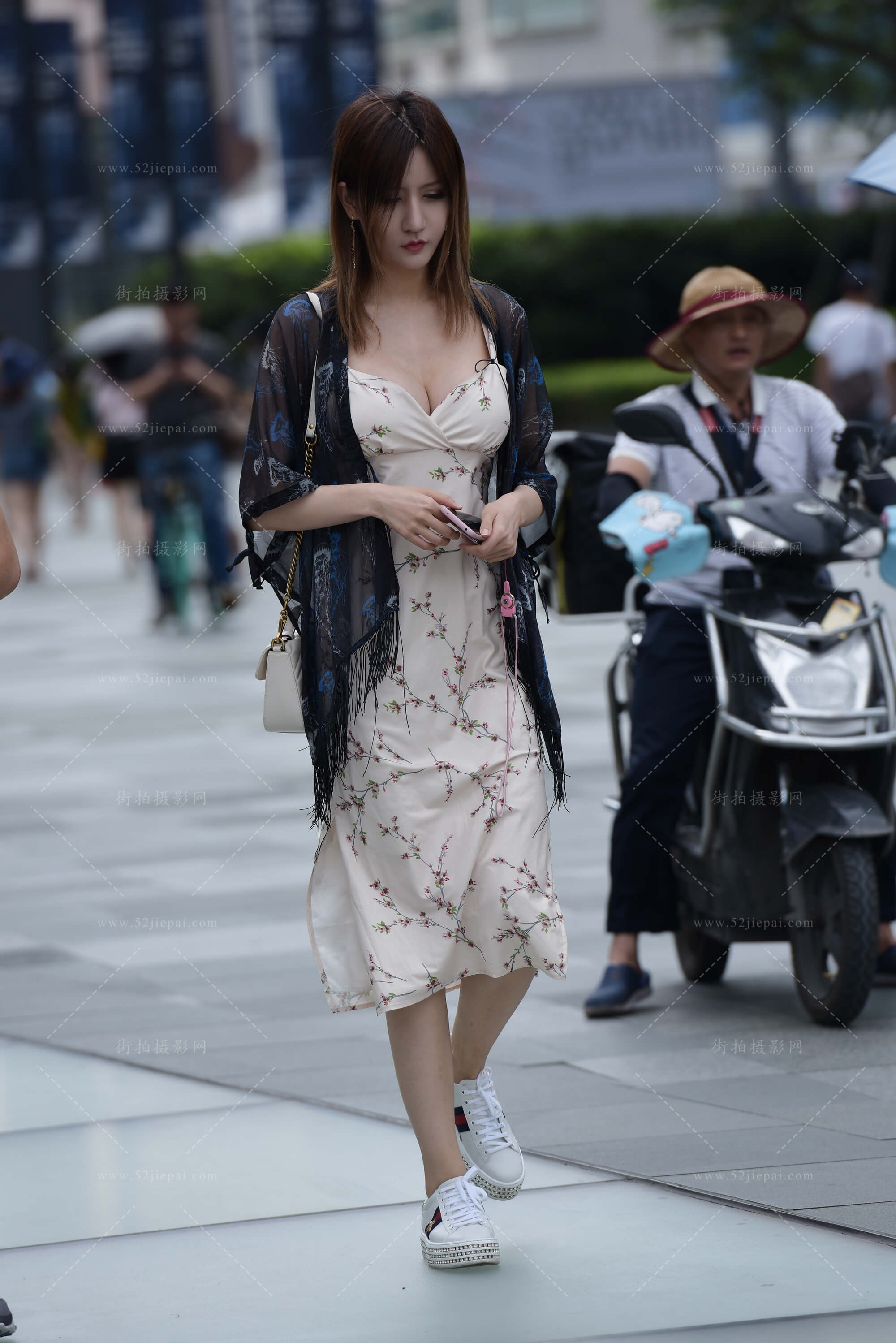 高清长裙写真集，限时上架（5）-姐姐白又白