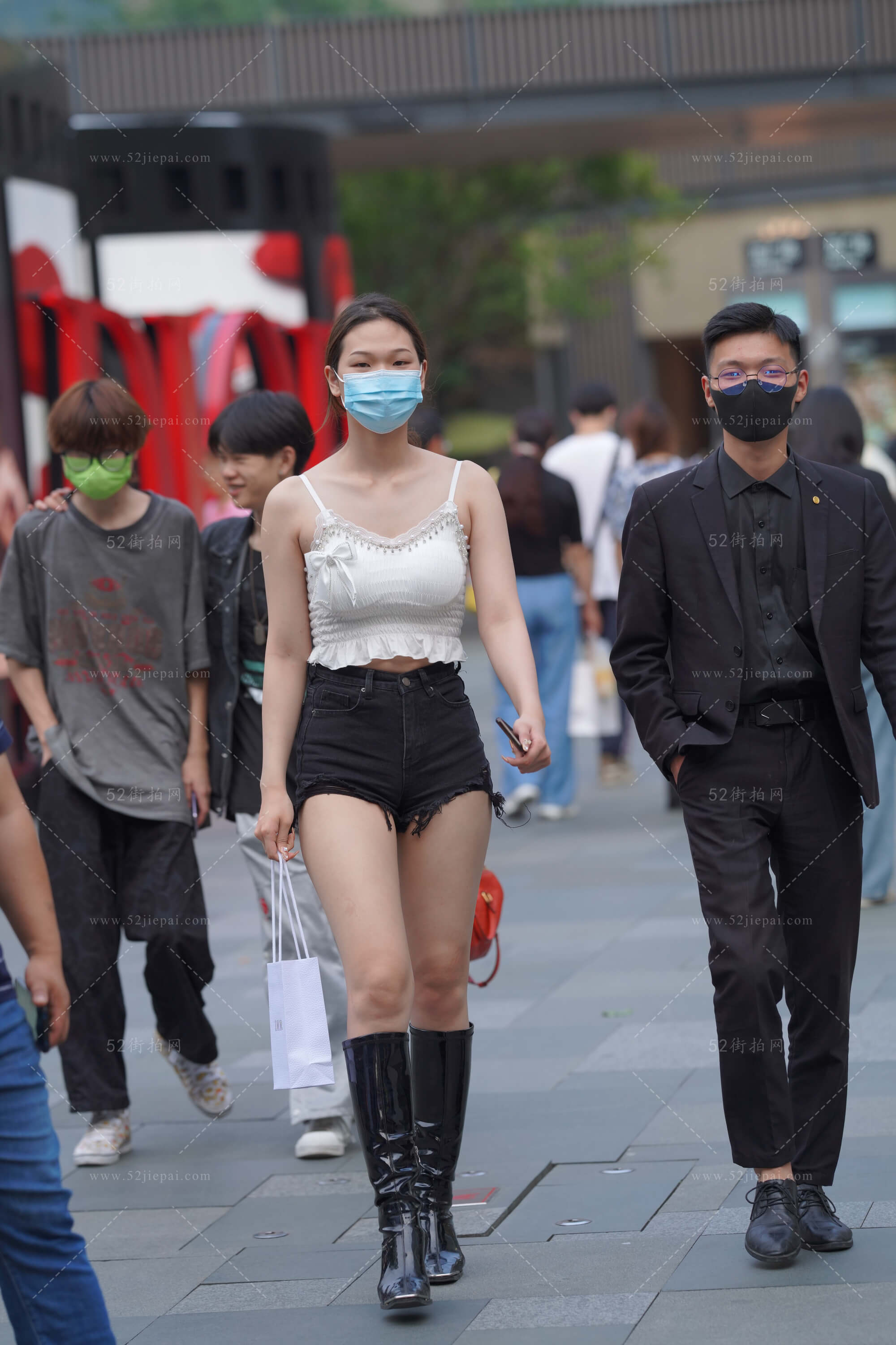 热裤高清图集，画质党必收（4）-姐姐白又白