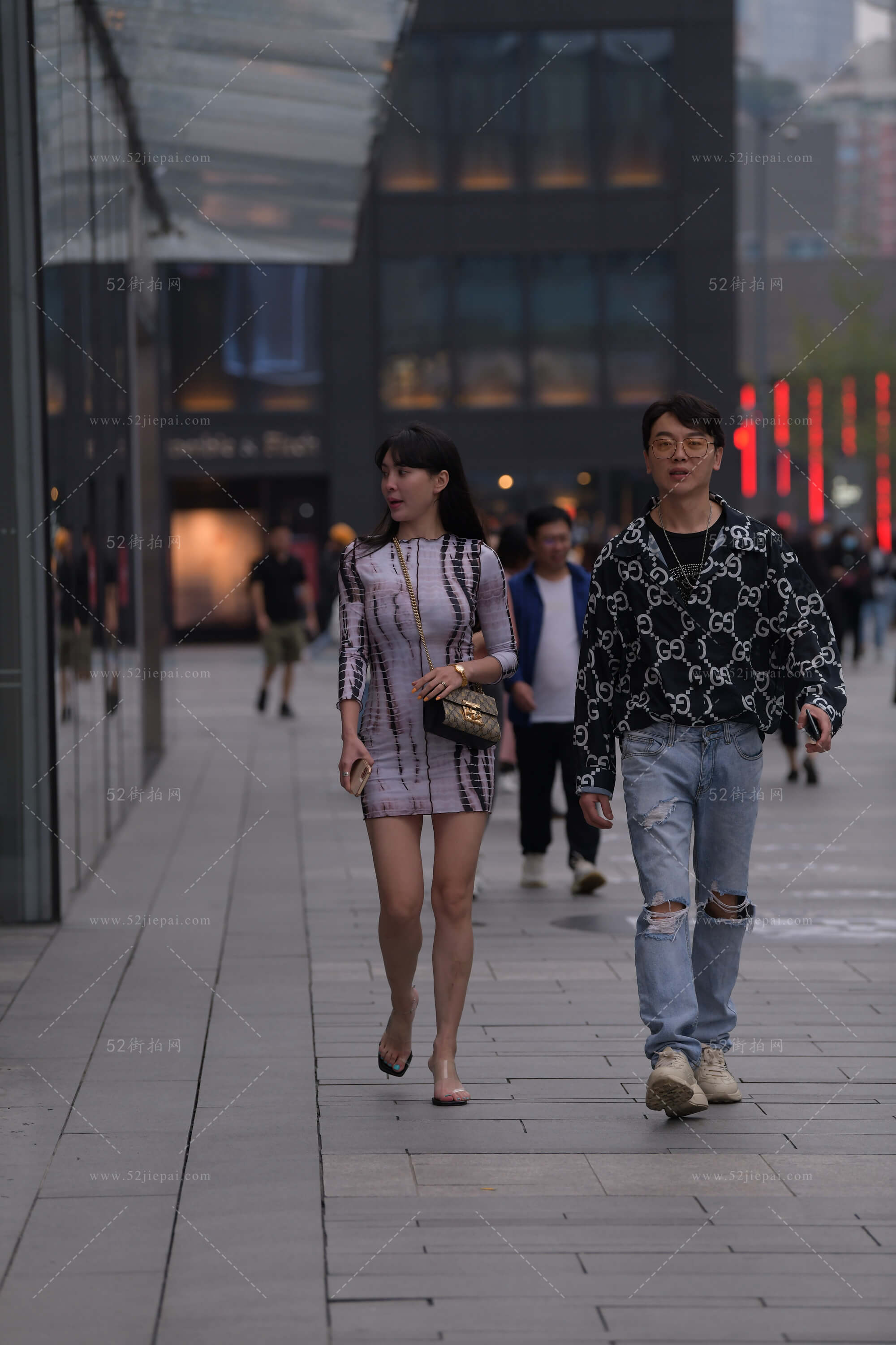 高清街拍写真集,一次看够(36)-姐姐白又白
