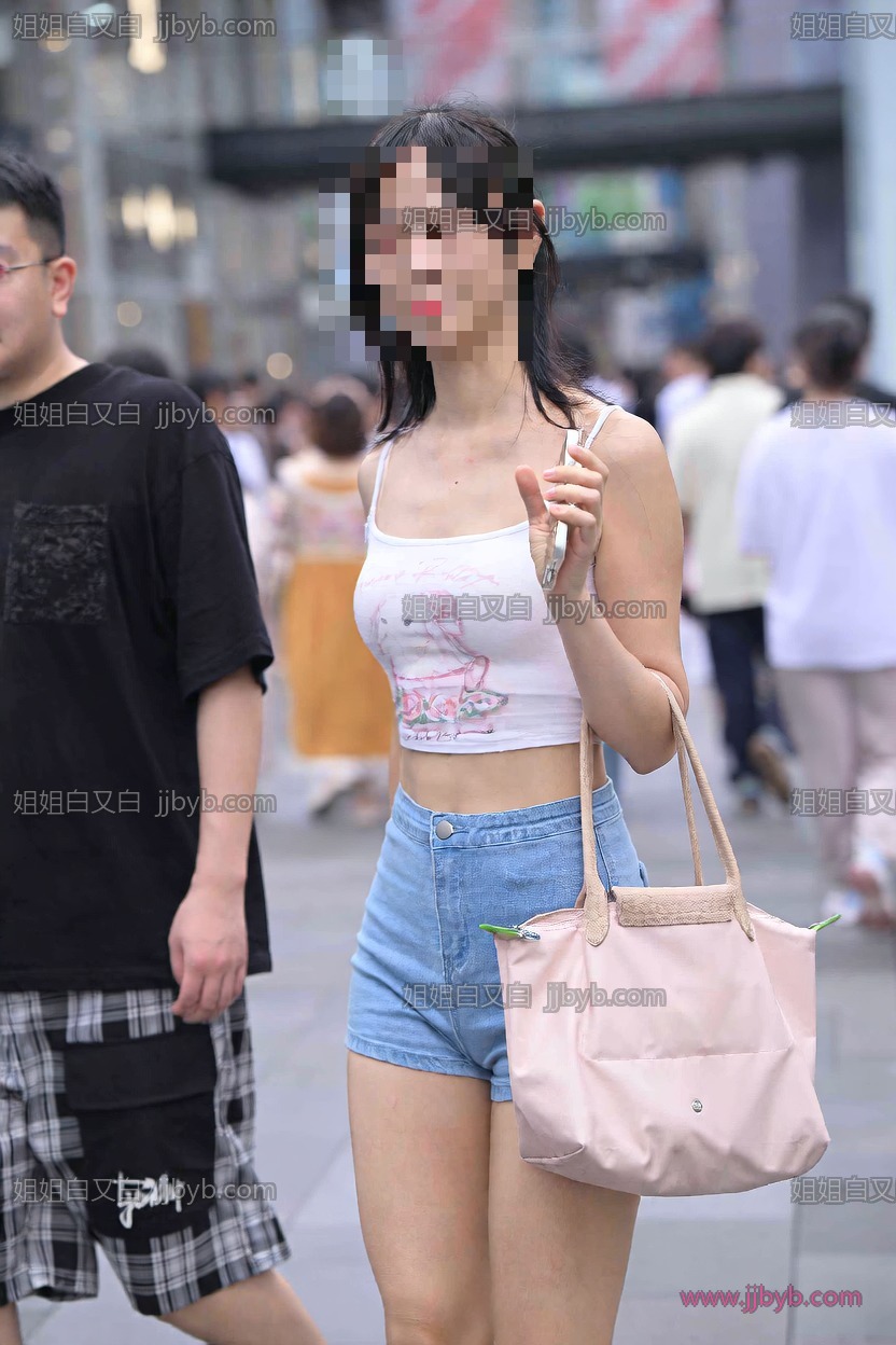 街拍主题高清写真，8K质感｜街拍美女·热裤·街拍热裤小姐姐-姐姐白又白