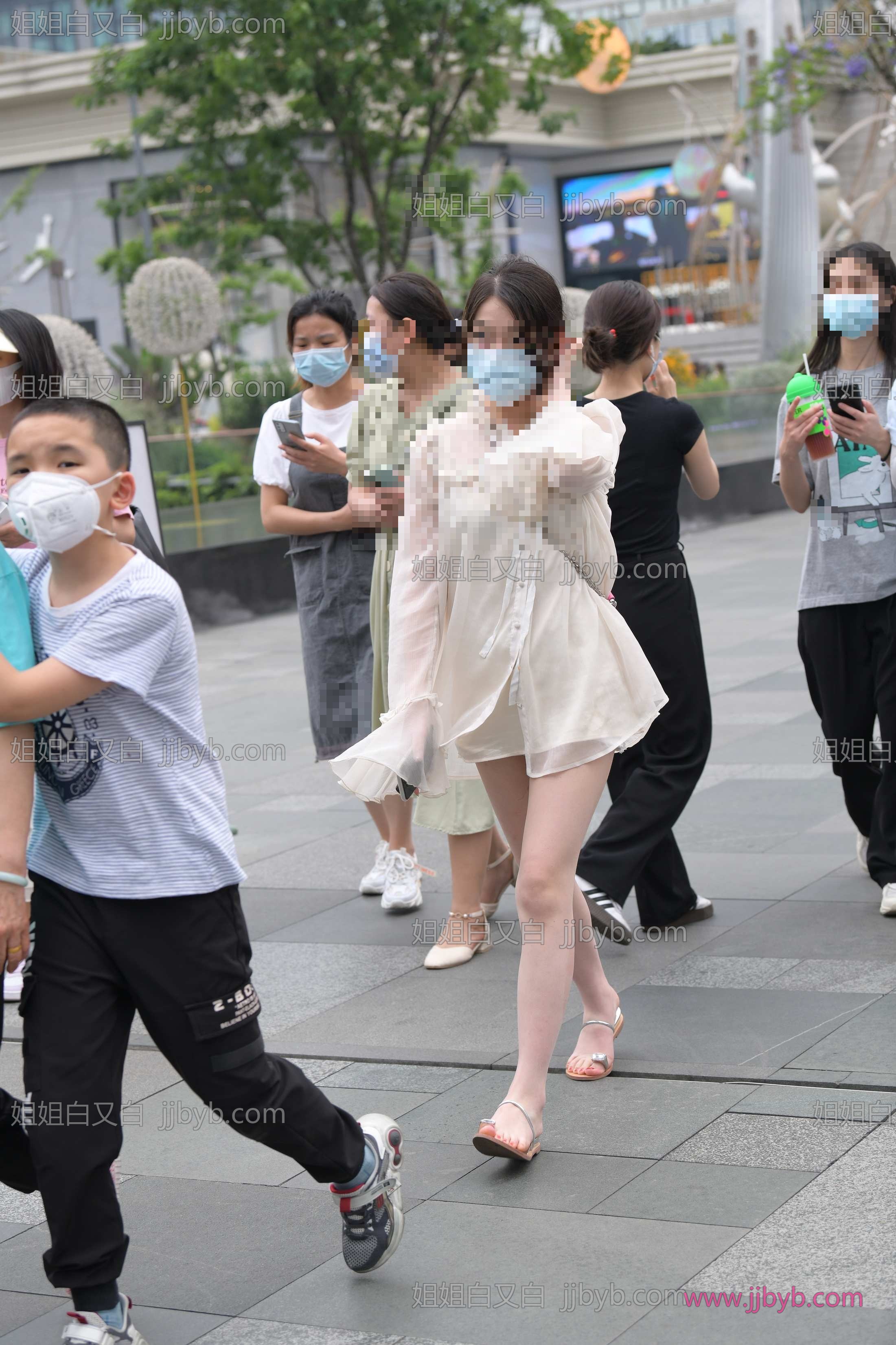 高清街拍写真集，一次看够｜街拍美女·街拍·街拍美白的凉鞋小姐姐-姐姐白又白