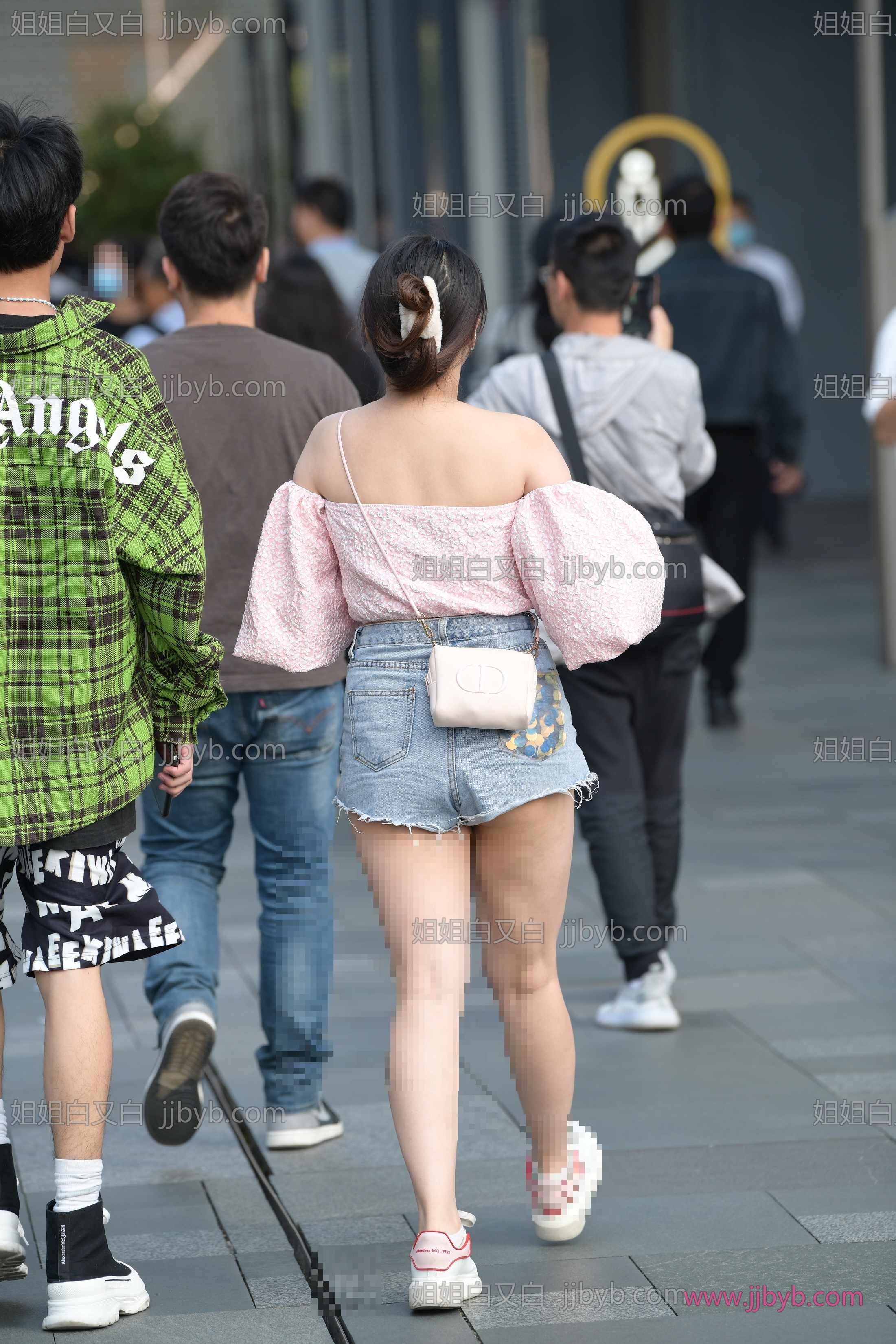 主题高清写真，原图直出｜街拍美女·气质·小姐姐笑起来真好看~-姐姐白又白