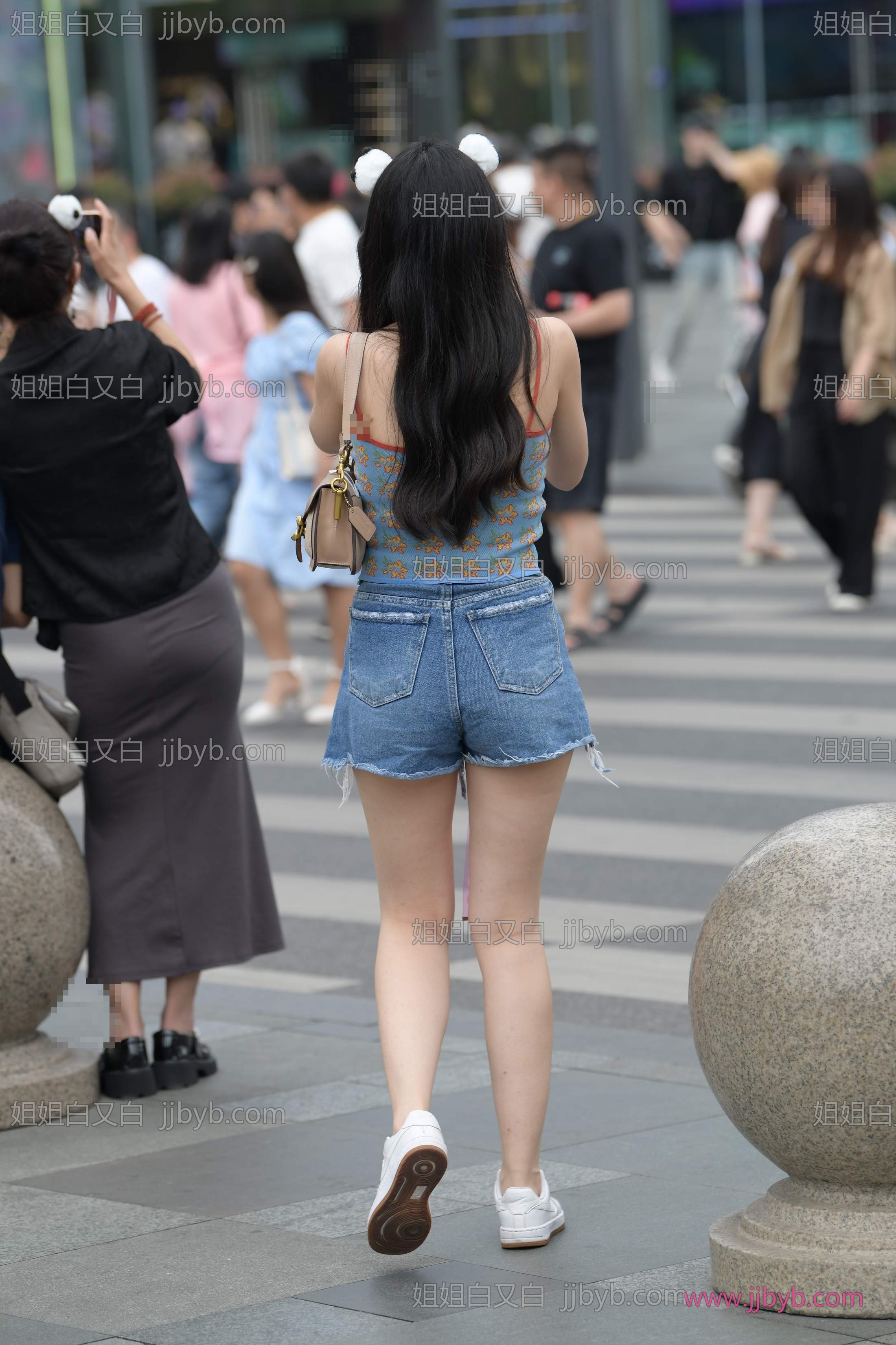 街拍主题高清写真，8K质感｜街拍美女·热裤·街拍热裤小清新妹纸-姐姐白又白