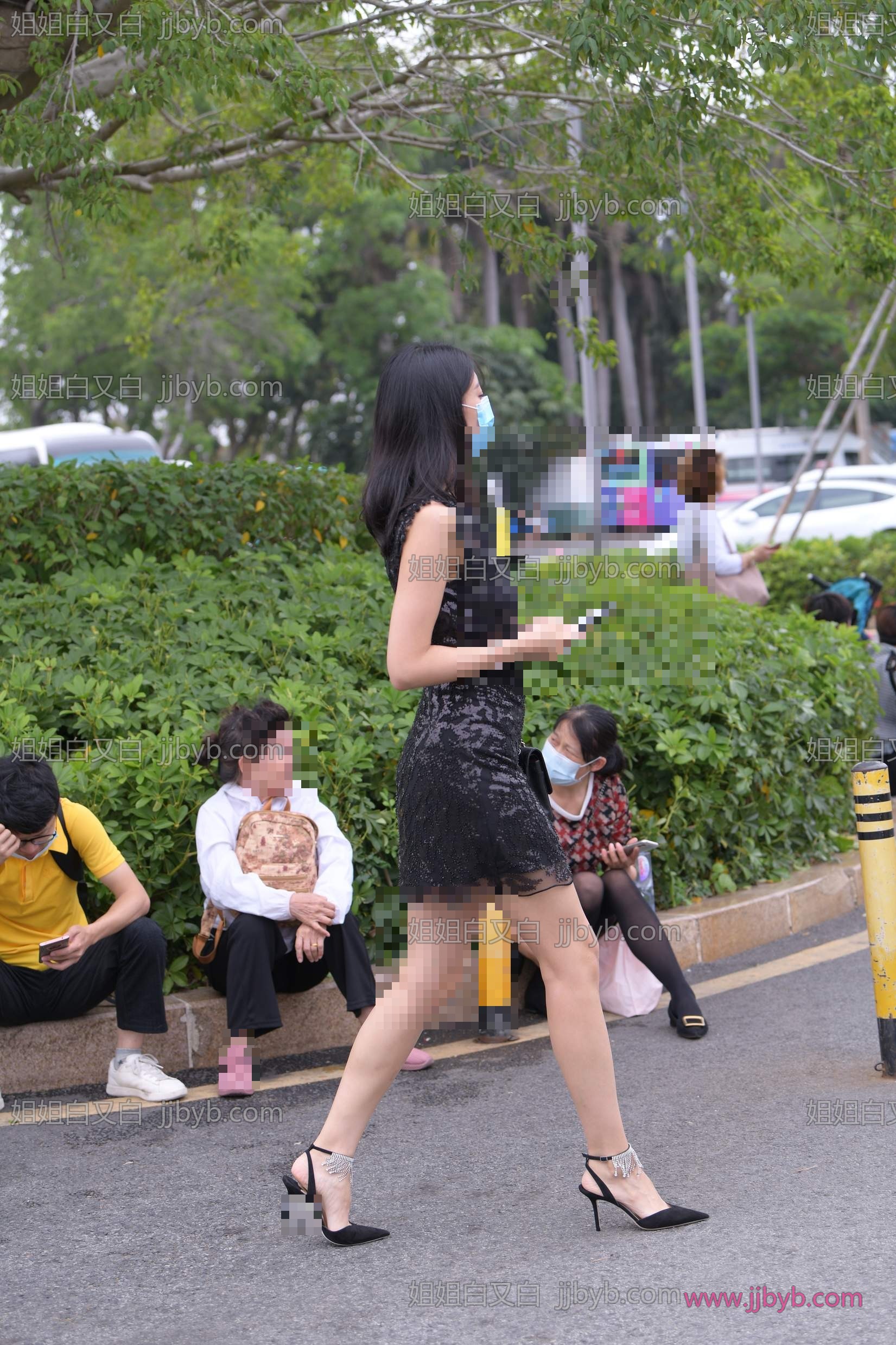 街拍高清图集，细节拉满｜街拍美女·高跟鞋·街拍黑色裙高跟美女-姐姐白又白