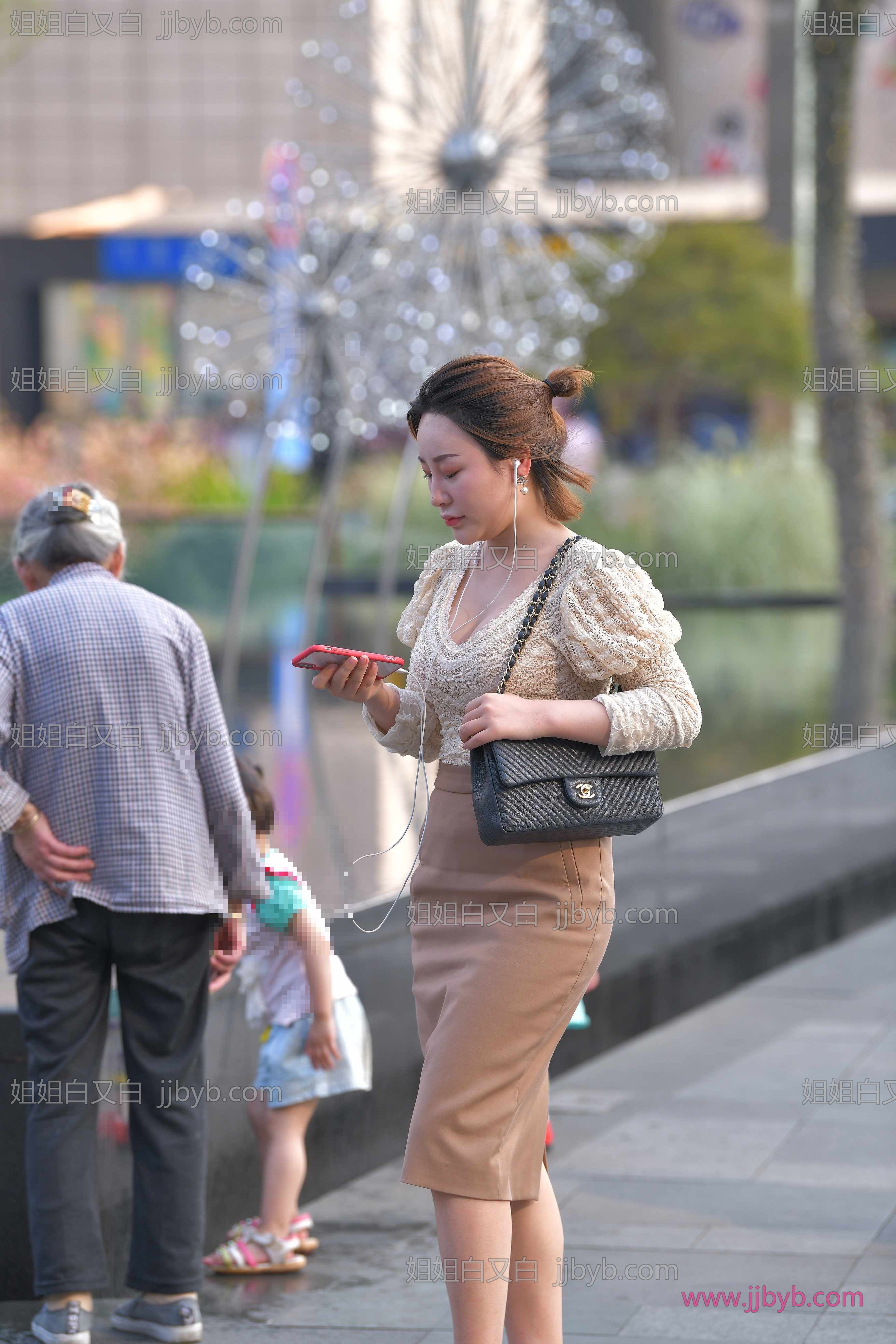 人气街拍写真，超清无水印｜街拍美女·街拍·搭讪街拍韵味的美女姐-姐姐白又白