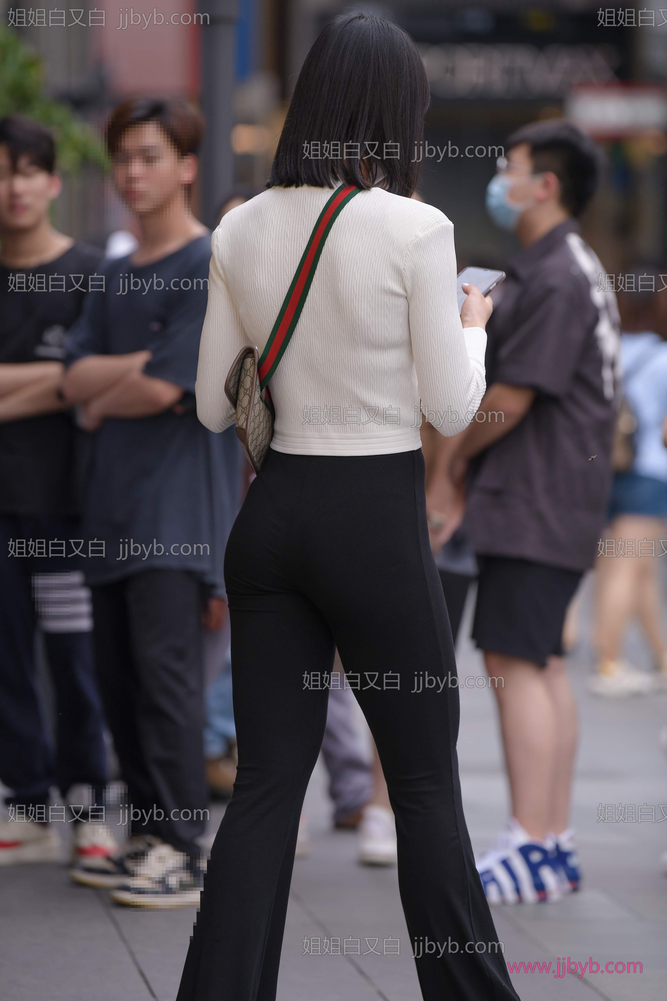 高清街拍写真集，限时上架｜街拍美女·街拍·街拍黑色长裤美女小姐-姐姐白又白