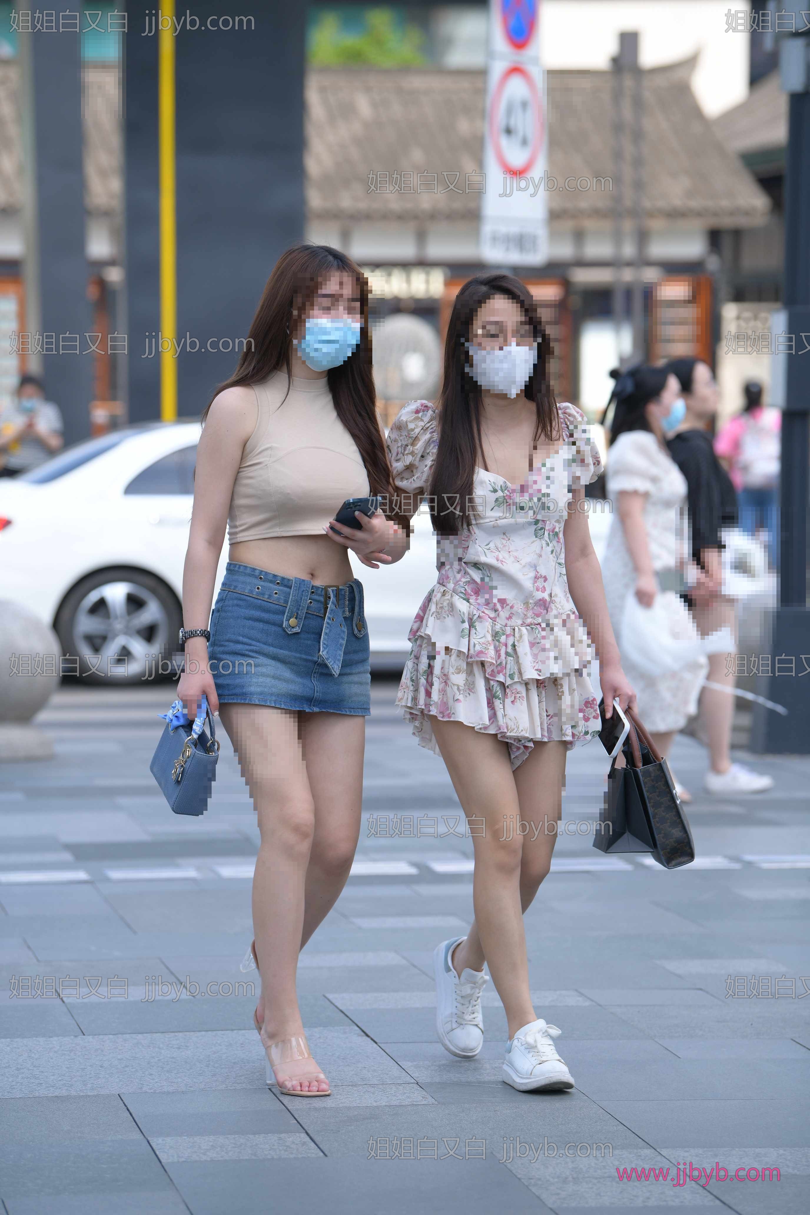 人气写真，超清无水印｜街拍美女·气质·逛街的美女姐妹-姐姐白又白