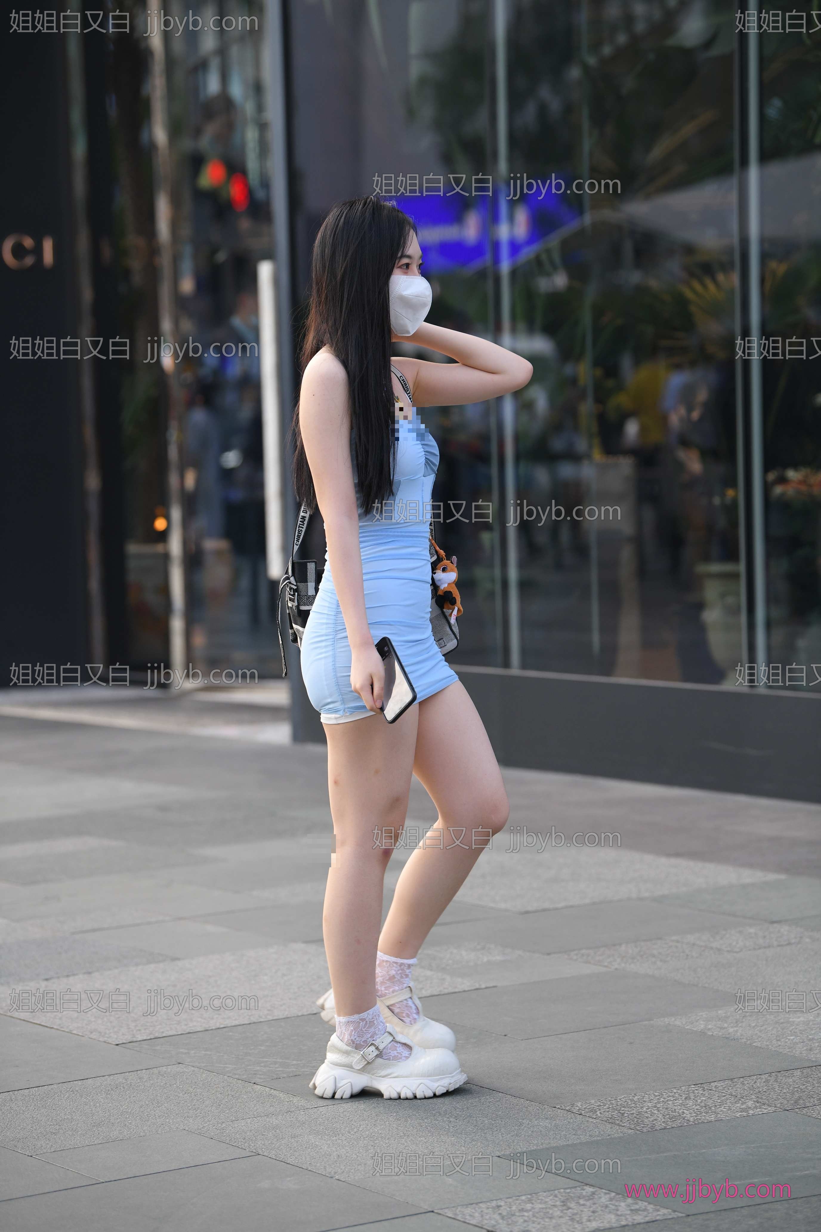 街拍写真，高清原图打包收藏｜街拍美女·短裙·街拍蓝色紧身短裙小姐-姐姐白又白
