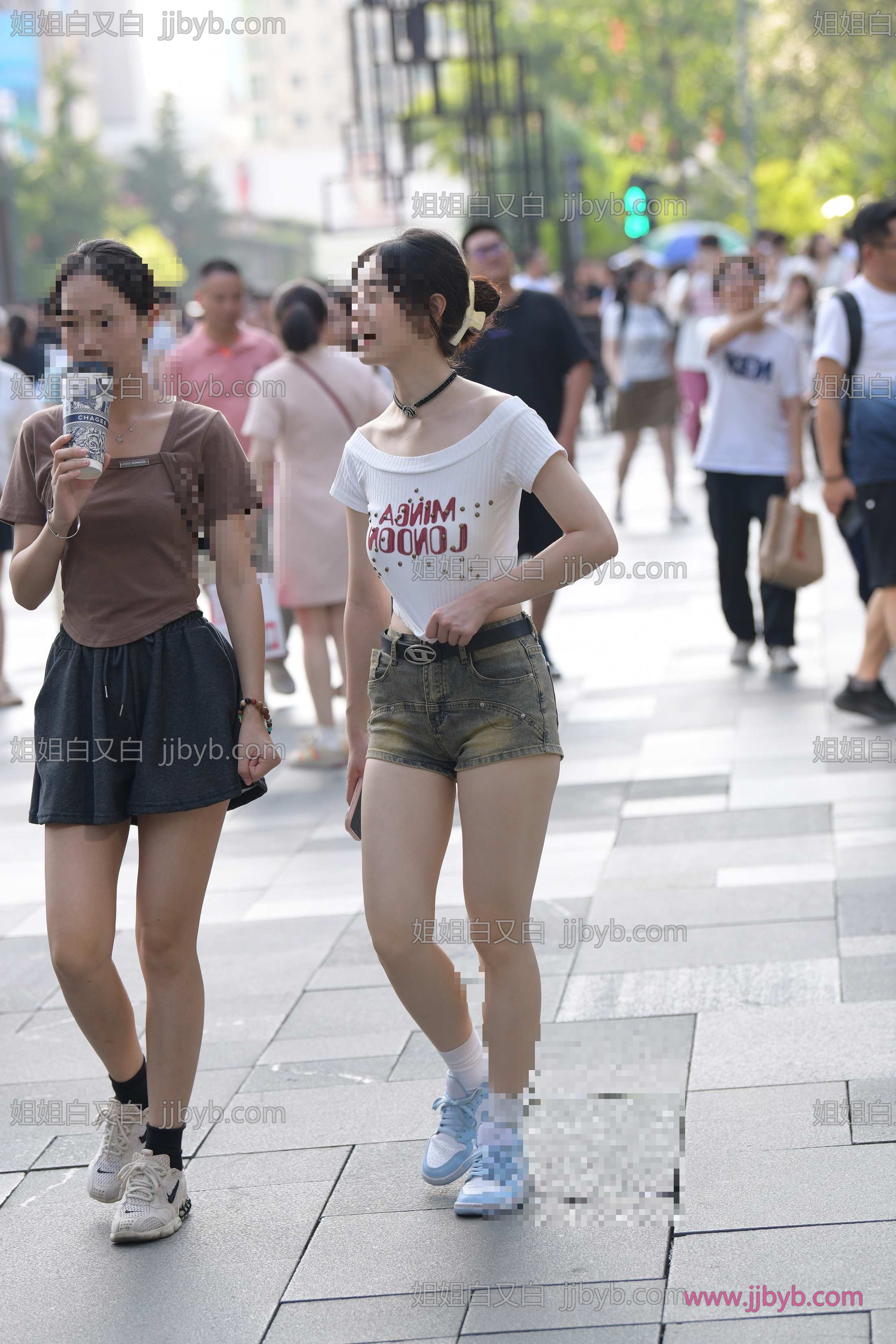 人气热裤写真，超清无水印｜街拍美女·热裤·热裤小妹-姐姐白又白