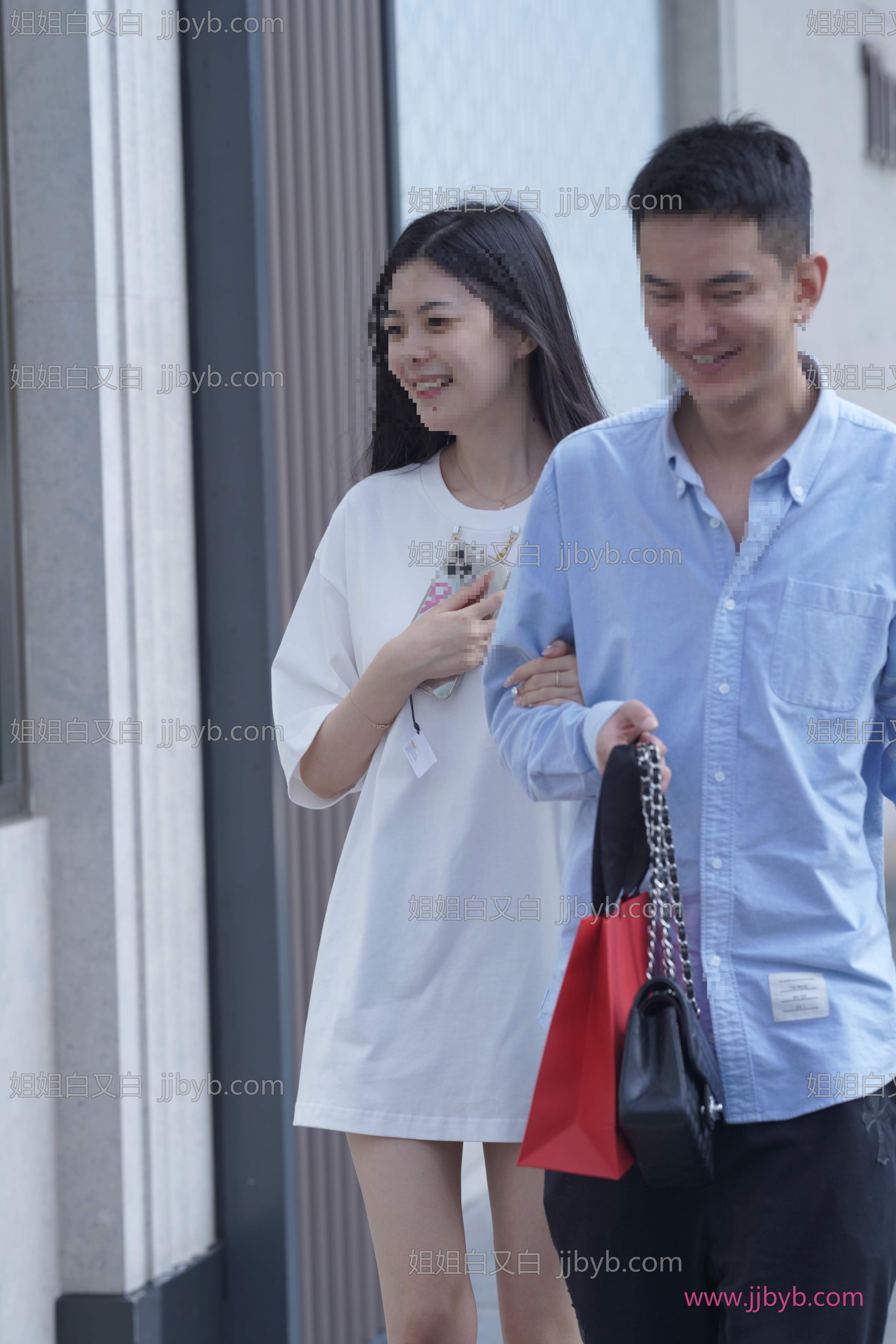 高清写真集，画质细腻｜街拍美女·苗条·消失的下装，苗条小姐-姐姐白又白