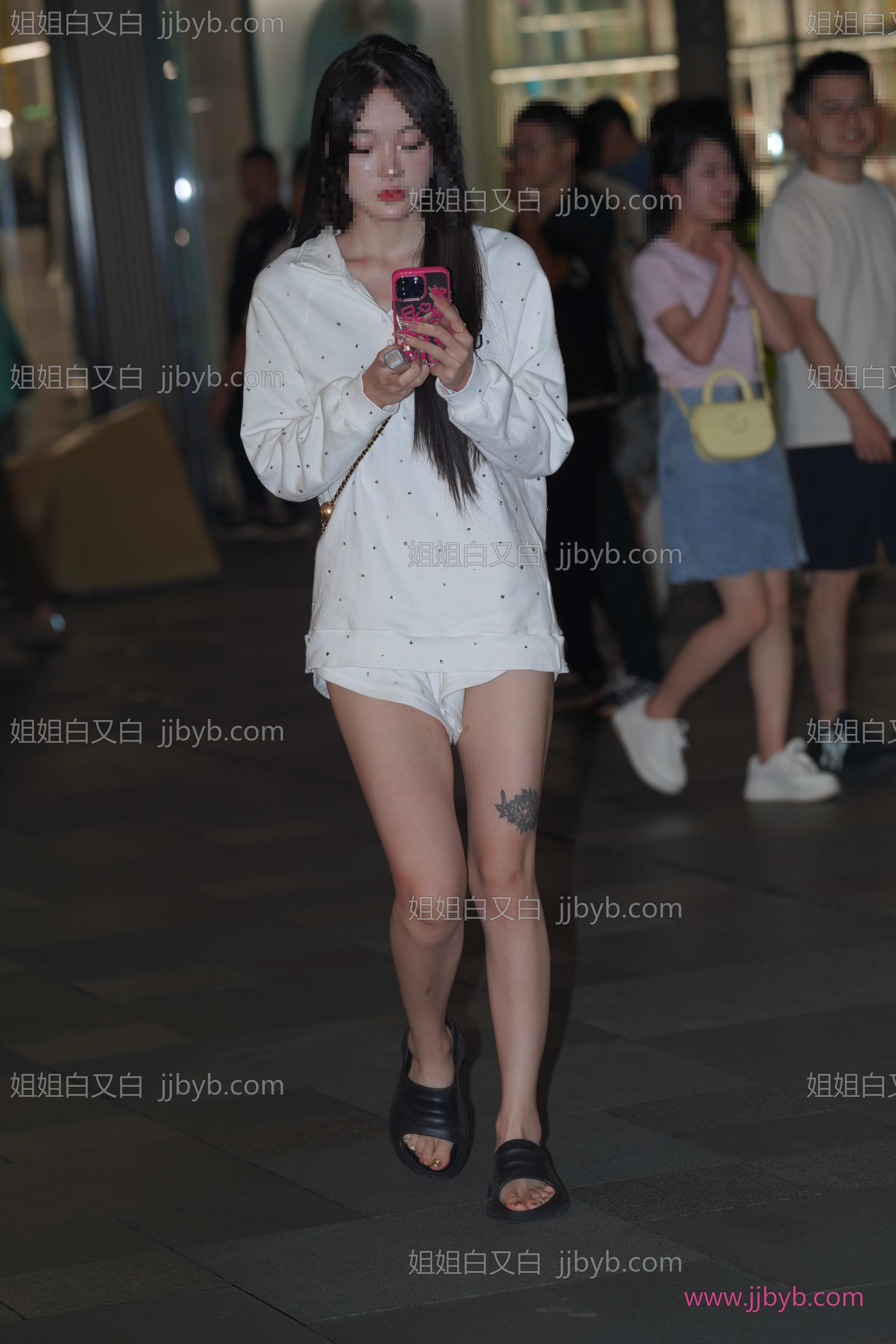 街拍写真，高清原图打包收藏｜美腿·热裤·街拍美腿白热裤小姐姐-姐姐白又白