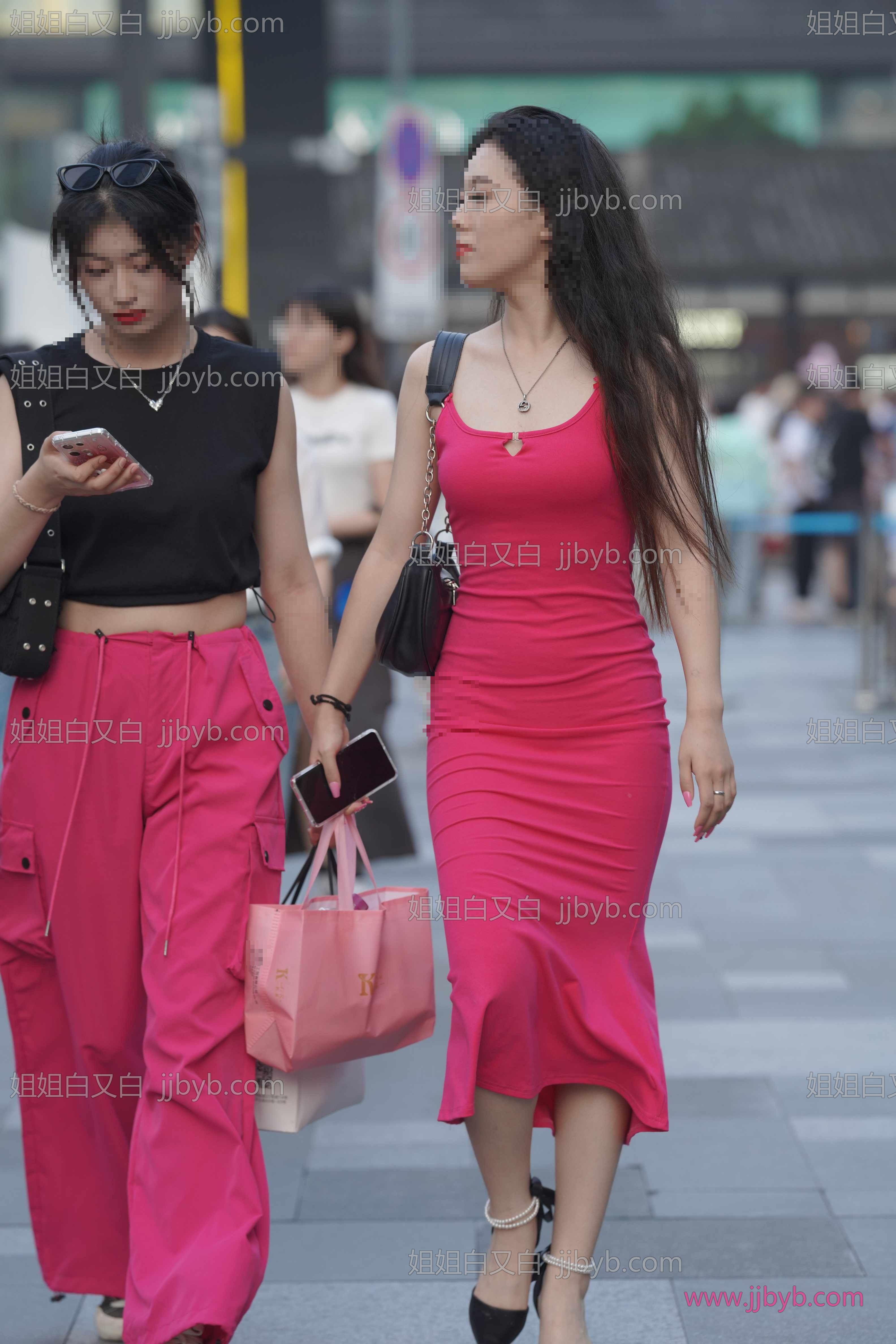 街拍高清图集，画质党必收｜吊带·长裙·街拍吊带长裙美姐-姐姐白又白