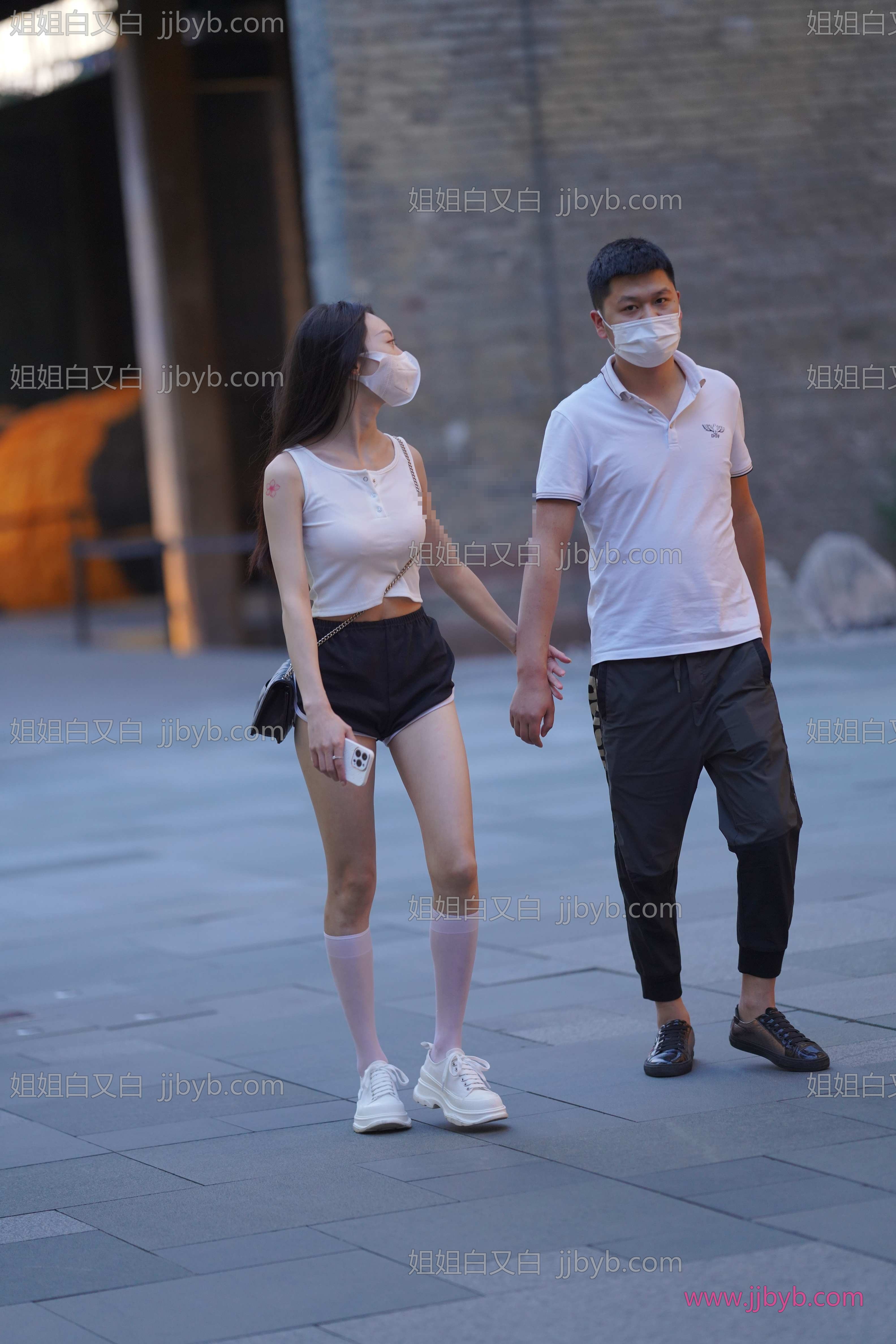 高清街拍写真集，限时上架｜街拍美女·热裤·街拍居家运动热裤小妹-姐姐白又白