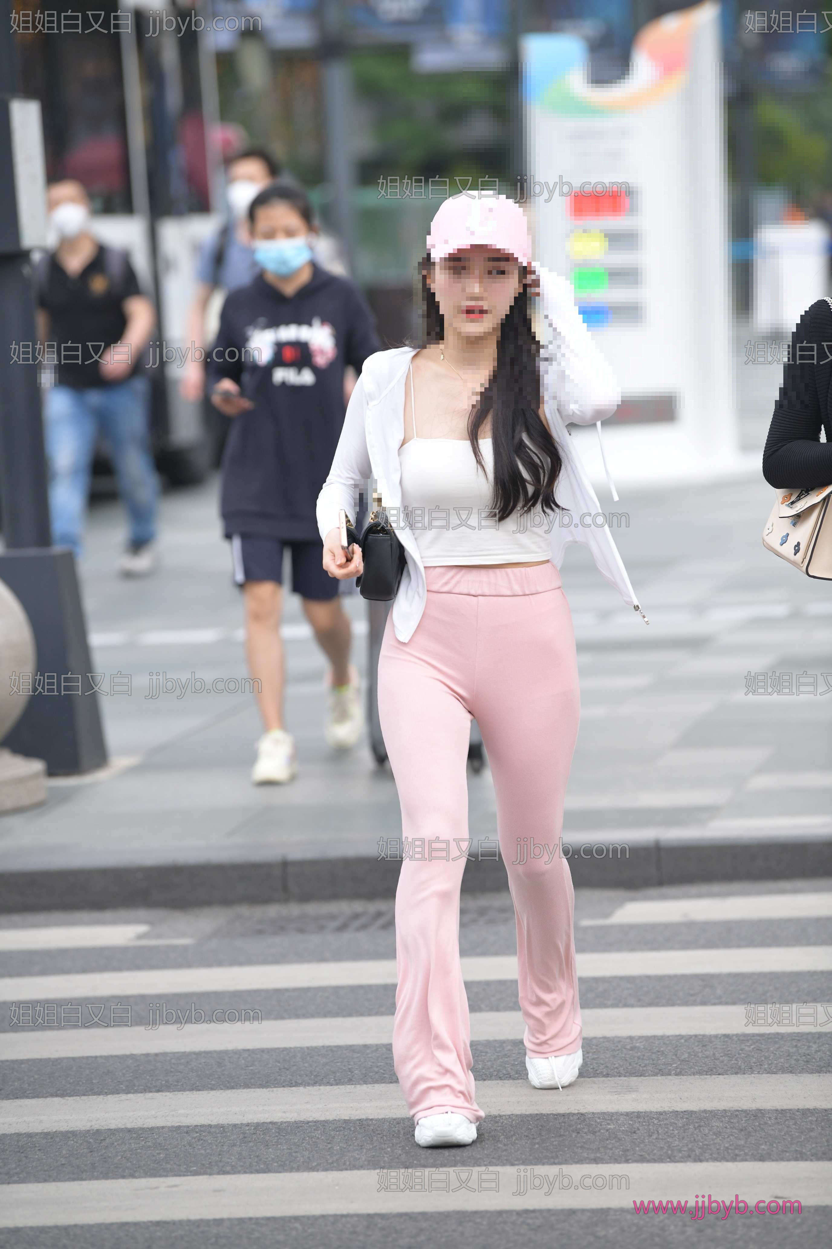 美图合集，摄影参考首选｜街拍美女·气质·粉色长裤，看着就来劲-姐姐白又白