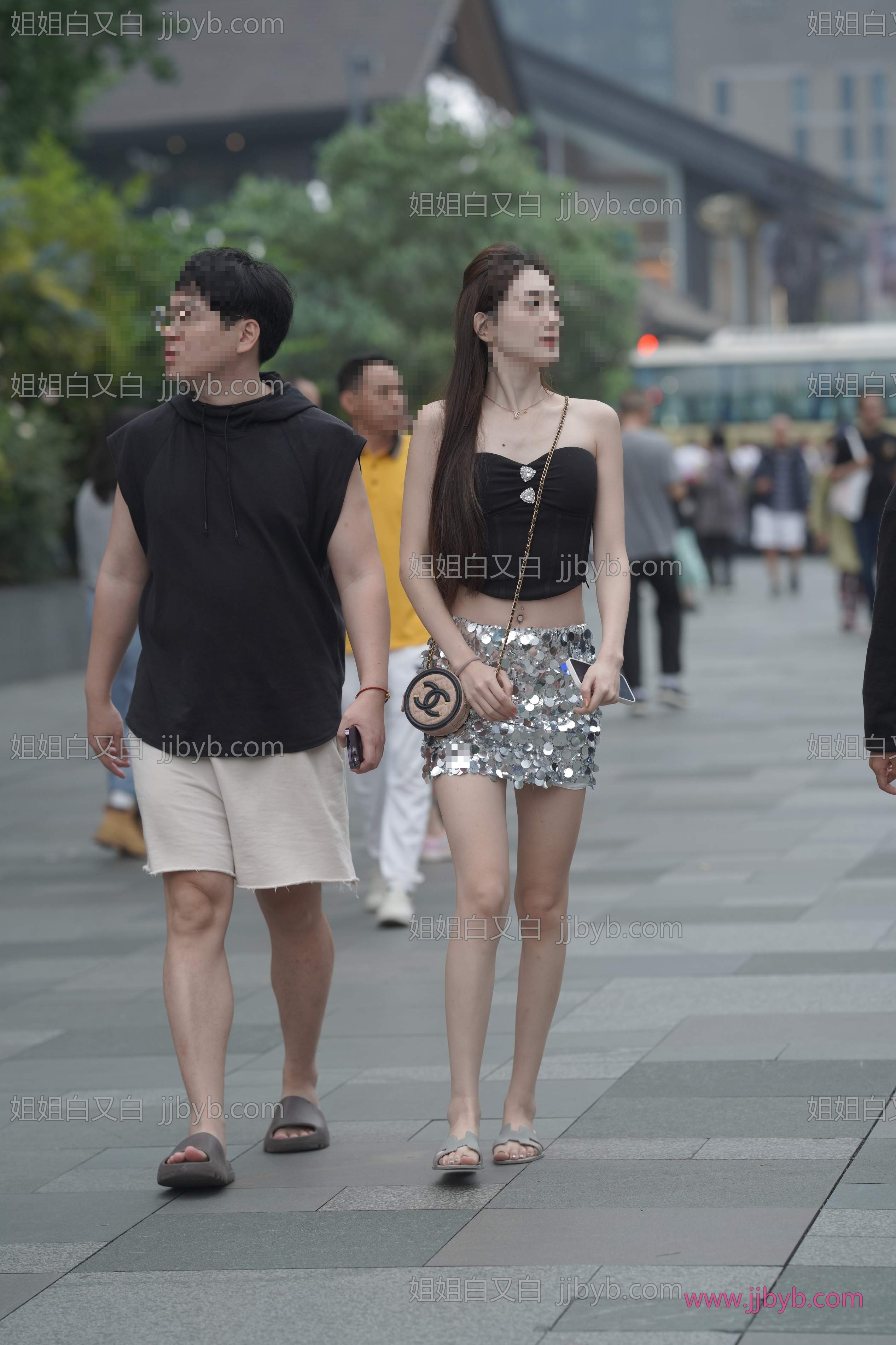 人气街拍写真，超清无水印｜街拍美女·街拍·街拍鳞片裙靓丽美女-姐姐白又白