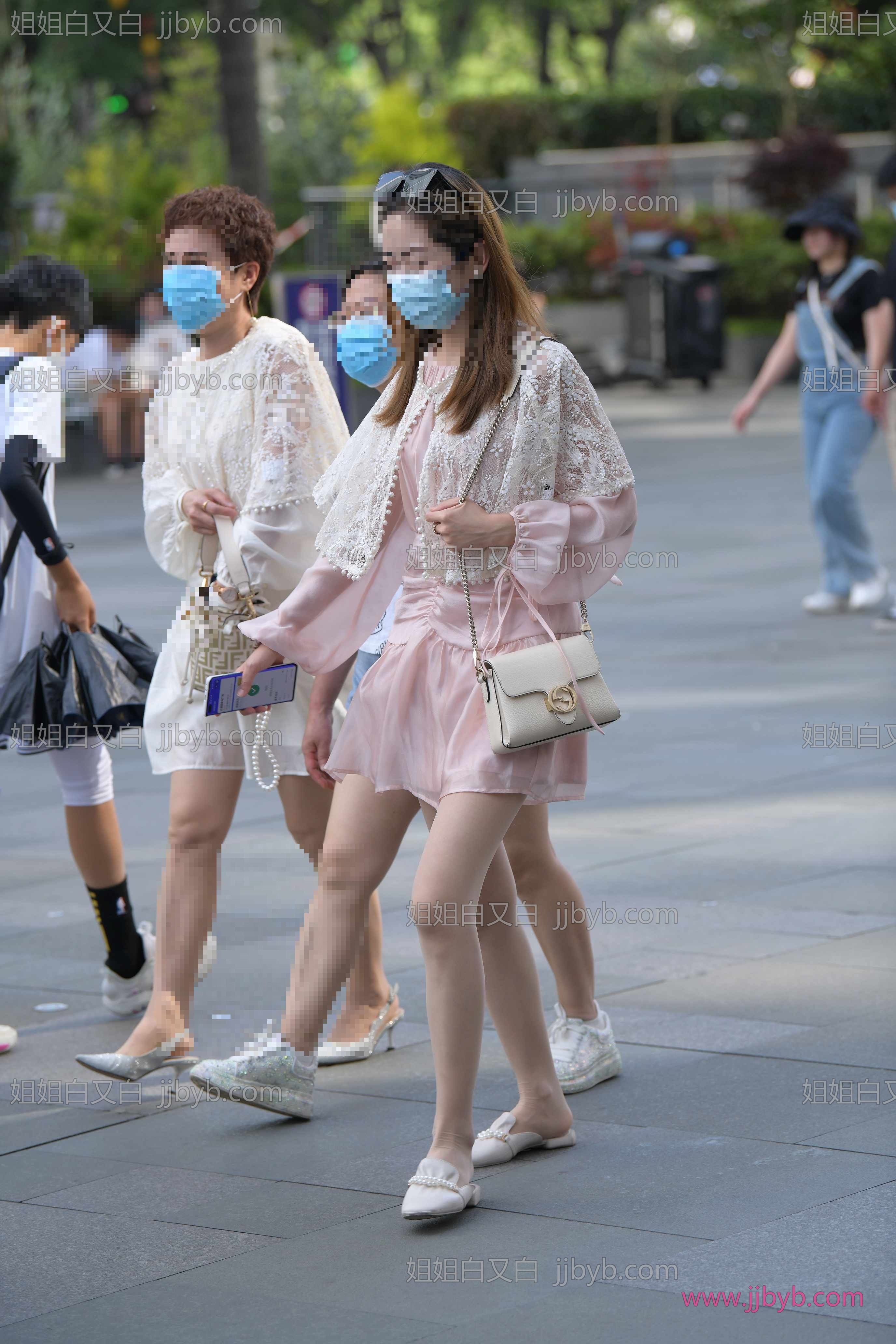 精选街拍写真，超清无水印｜美腿·街拍·街拍粉色裙丝腿小姐姐-姐姐白又白