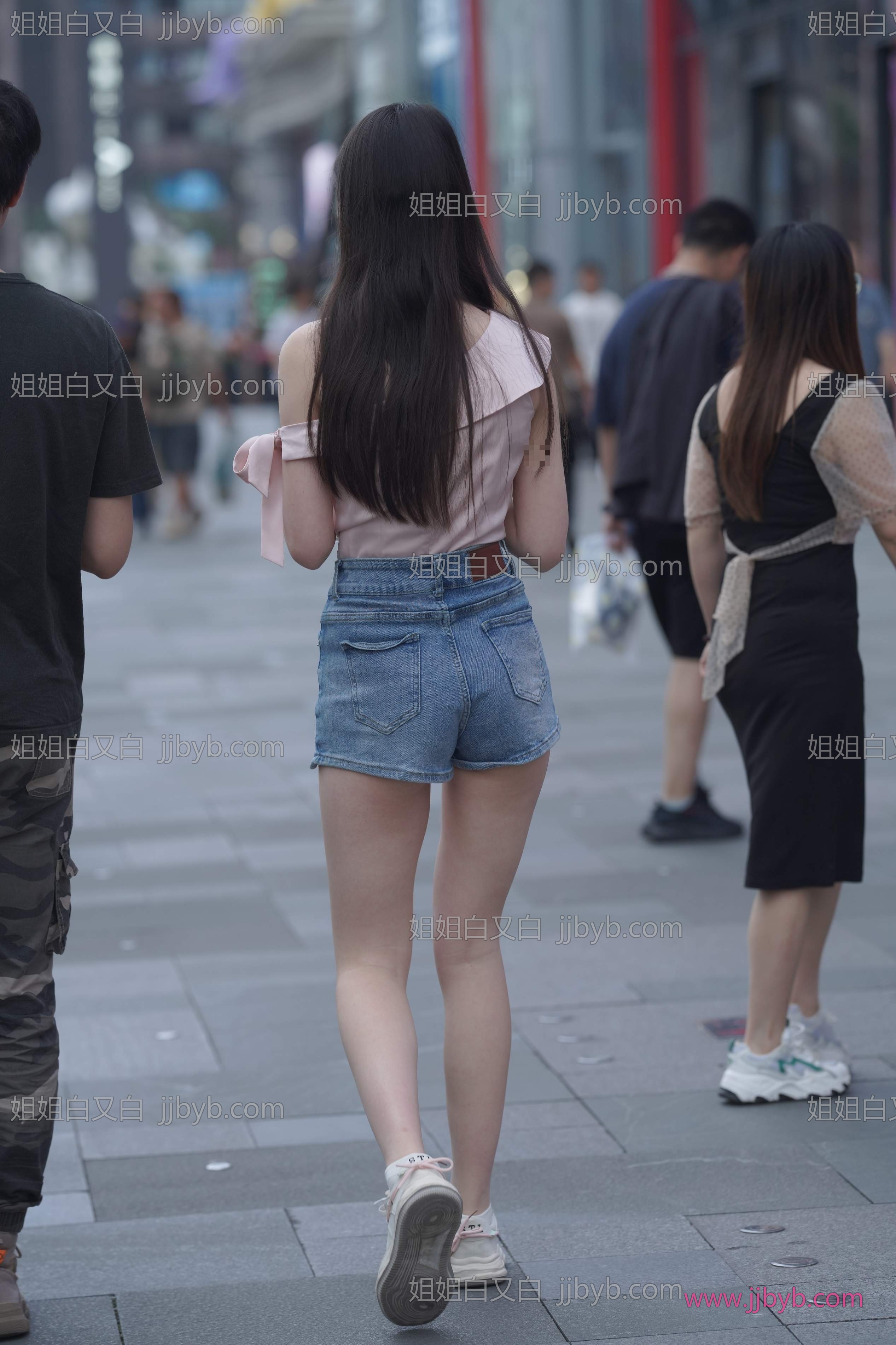 街拍写真，高清原图打包收藏｜美腿·热裤·街拍高腰热裤美腿小妹-姐姐白又白