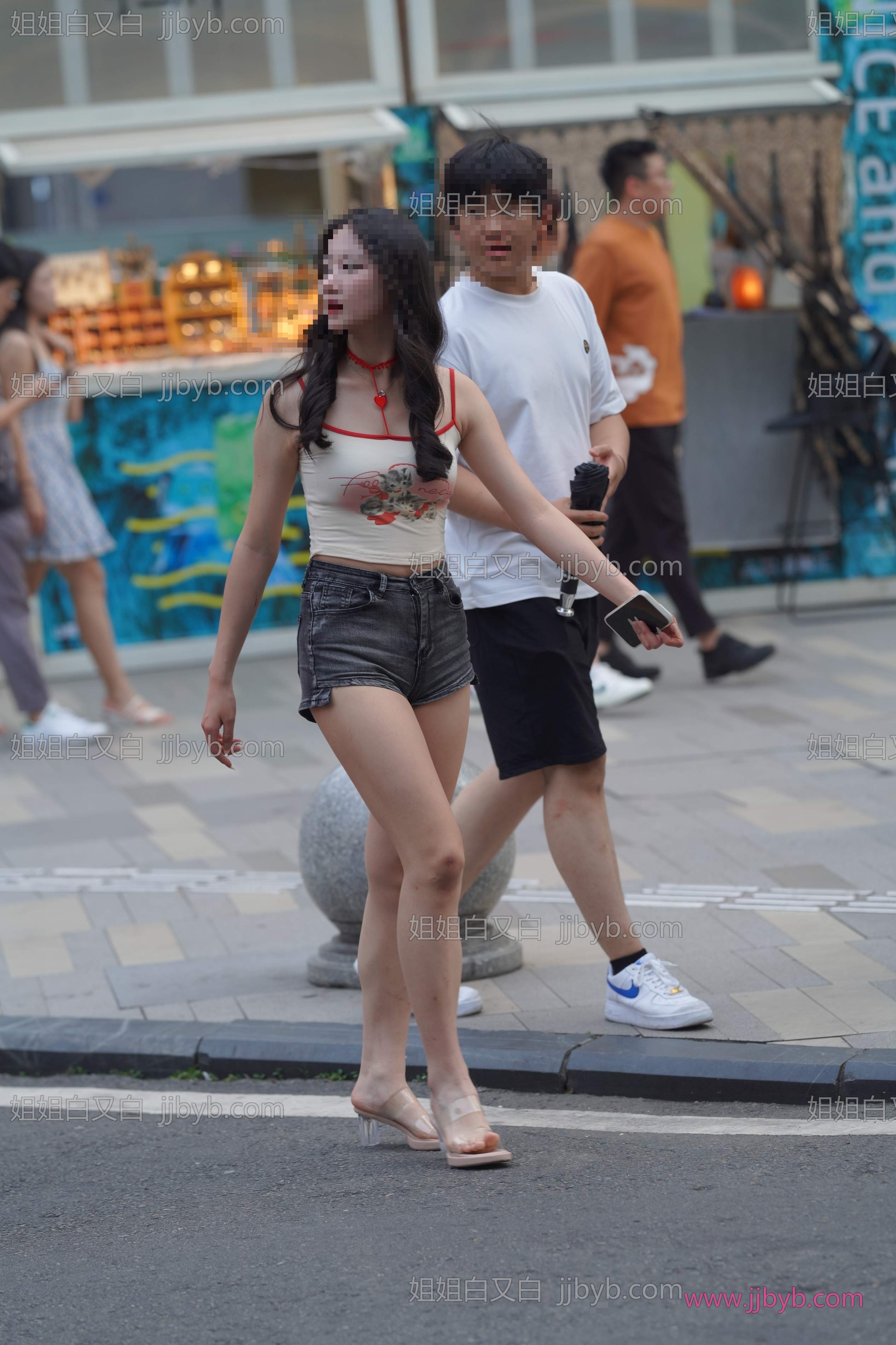 街拍美图合集，摄影参考首选｜美腿·热裤·街拍大长腿热裤美眉-姐姐白又白