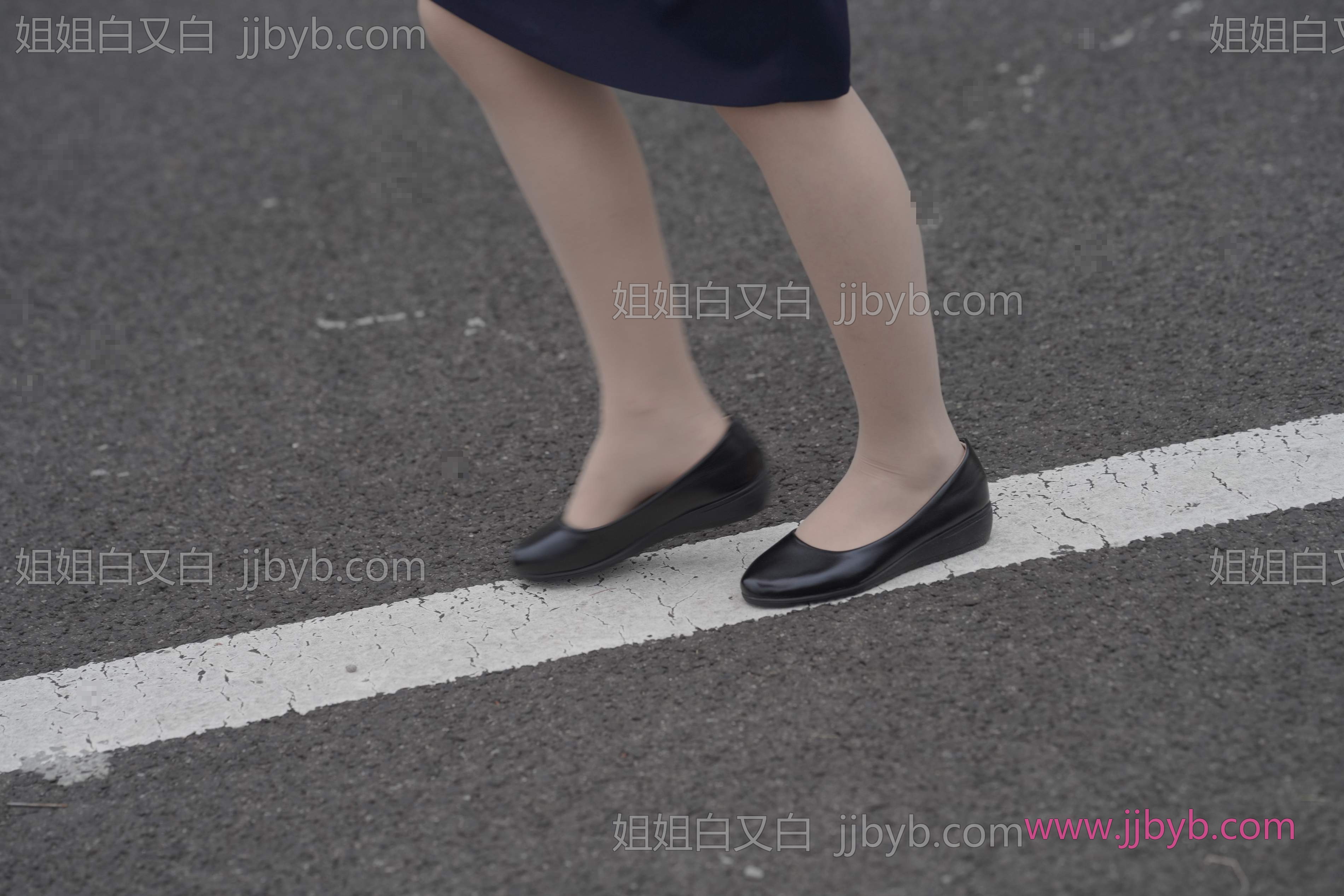 高清丝袜写真集，限时上架｜丝袜·美腿·深蓝色裙，丝袜美女-姐姐白又白