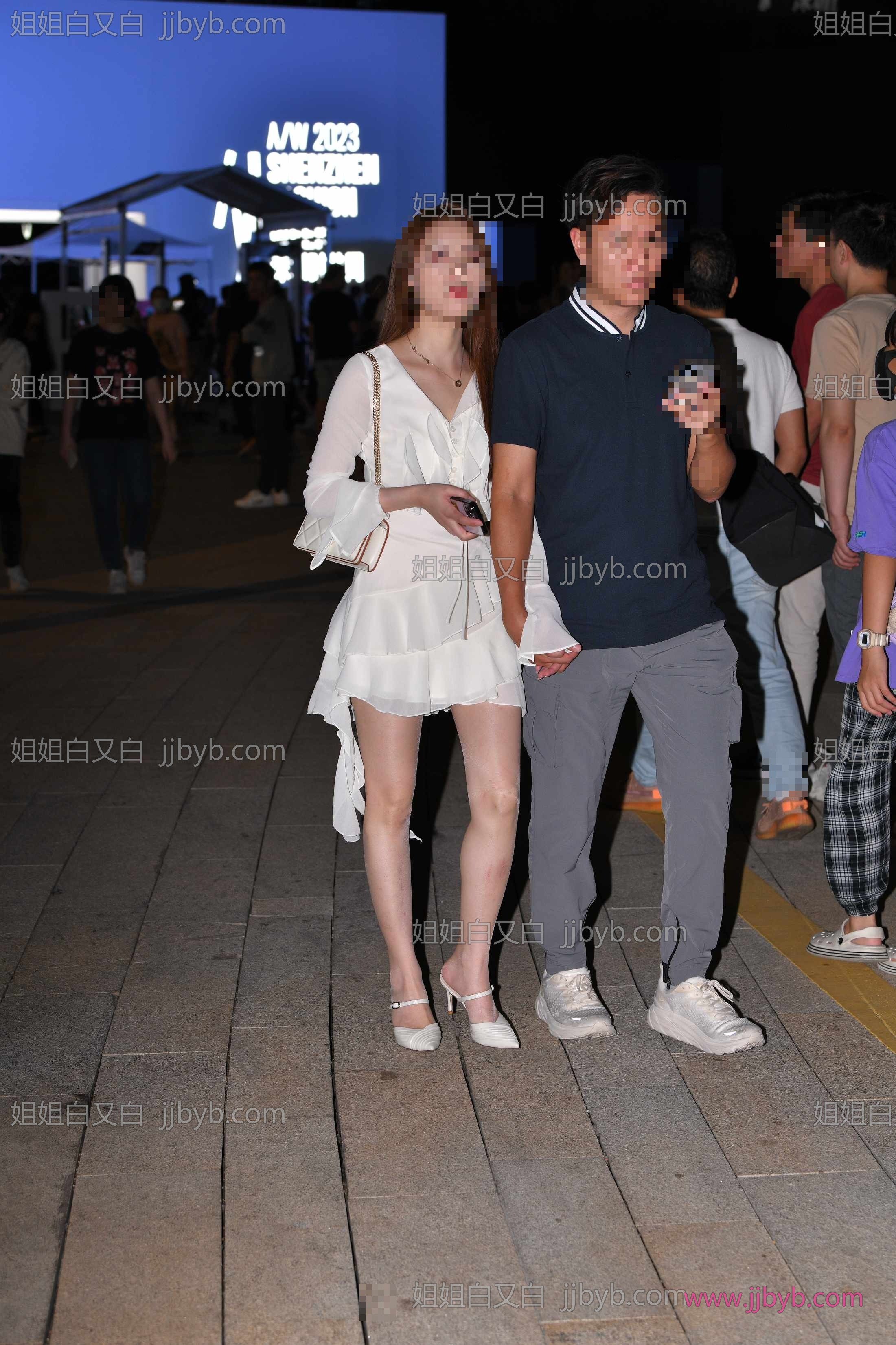 精选写真，超清无水印｜街拍美女·街拍·夜拍穿丝的女盆友-姐姐白又白