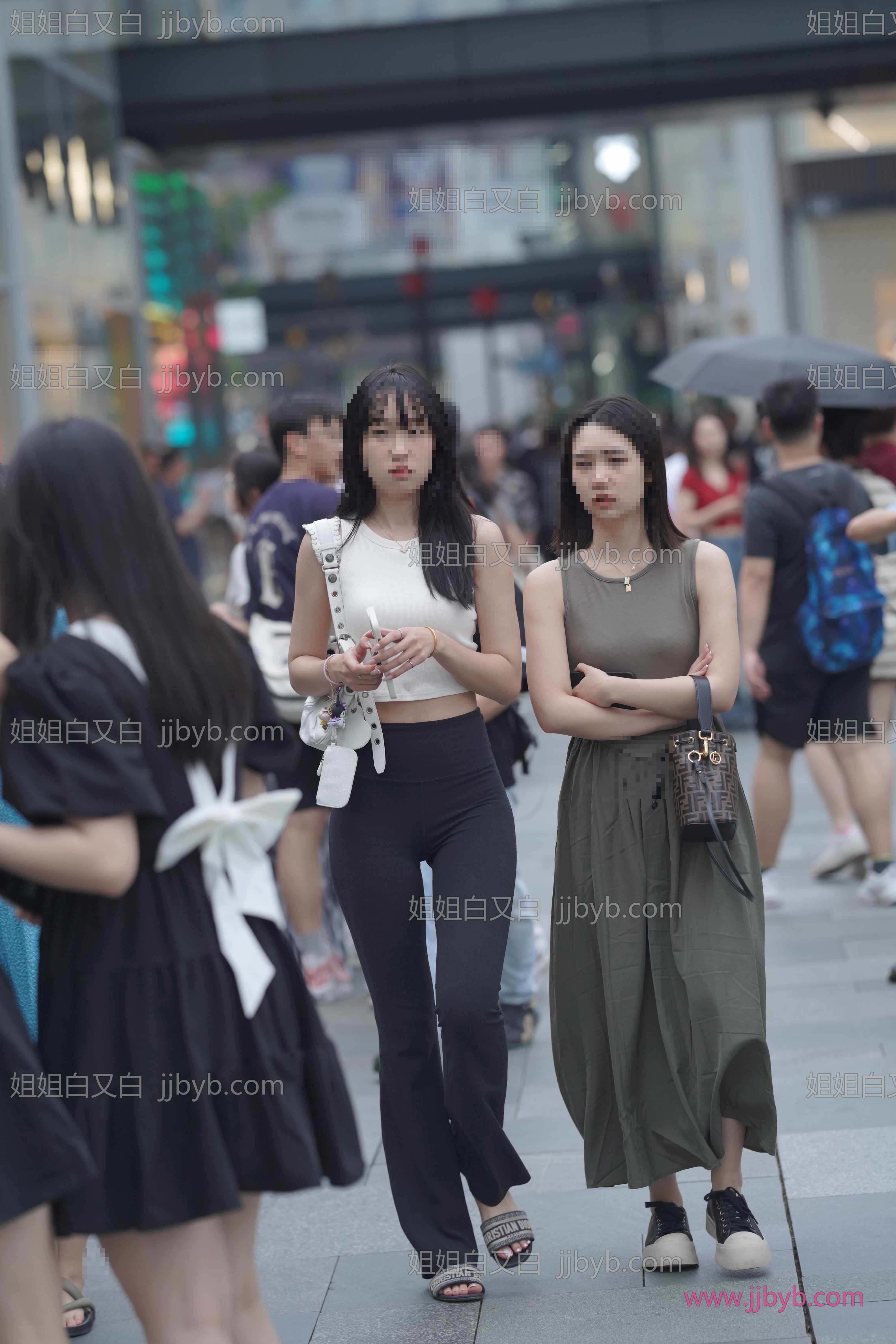 爆款写真，超清无水印｜街拍美女·大长·黑色长裤美眉-姐姐白又白