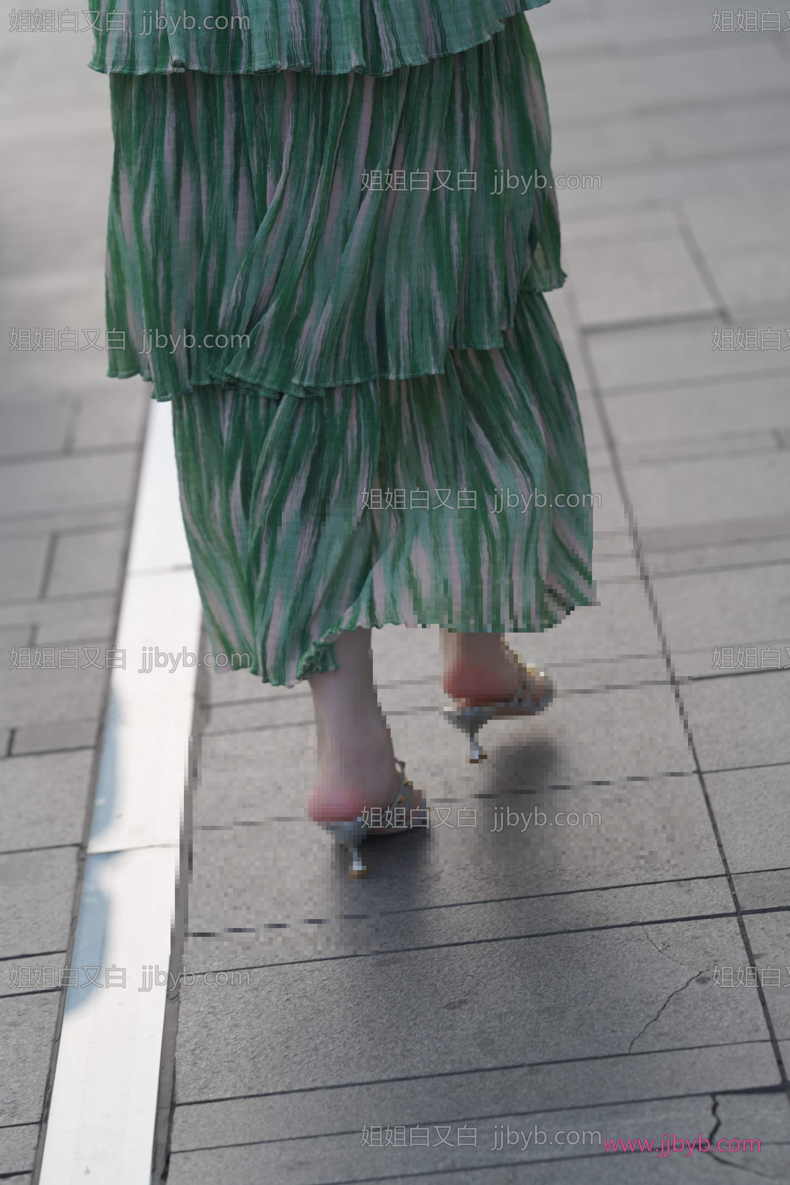 写真，高清原图打包收藏｜街拍美女·裙装·深V美女-姐姐白又白