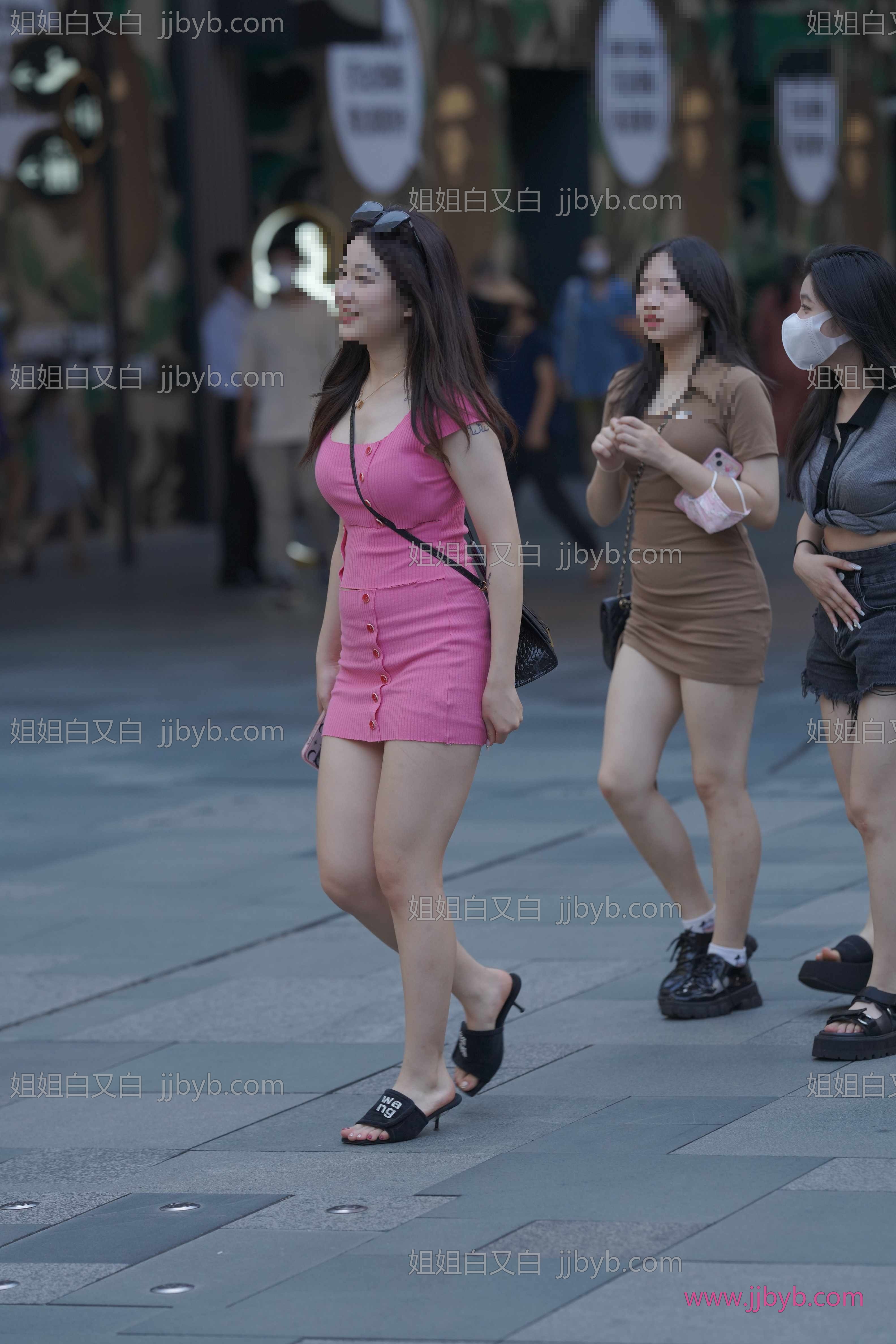 街拍写真，高清原图打包收藏｜街拍美女·街拍·街拍粉色裙美眉-姐姐白又白