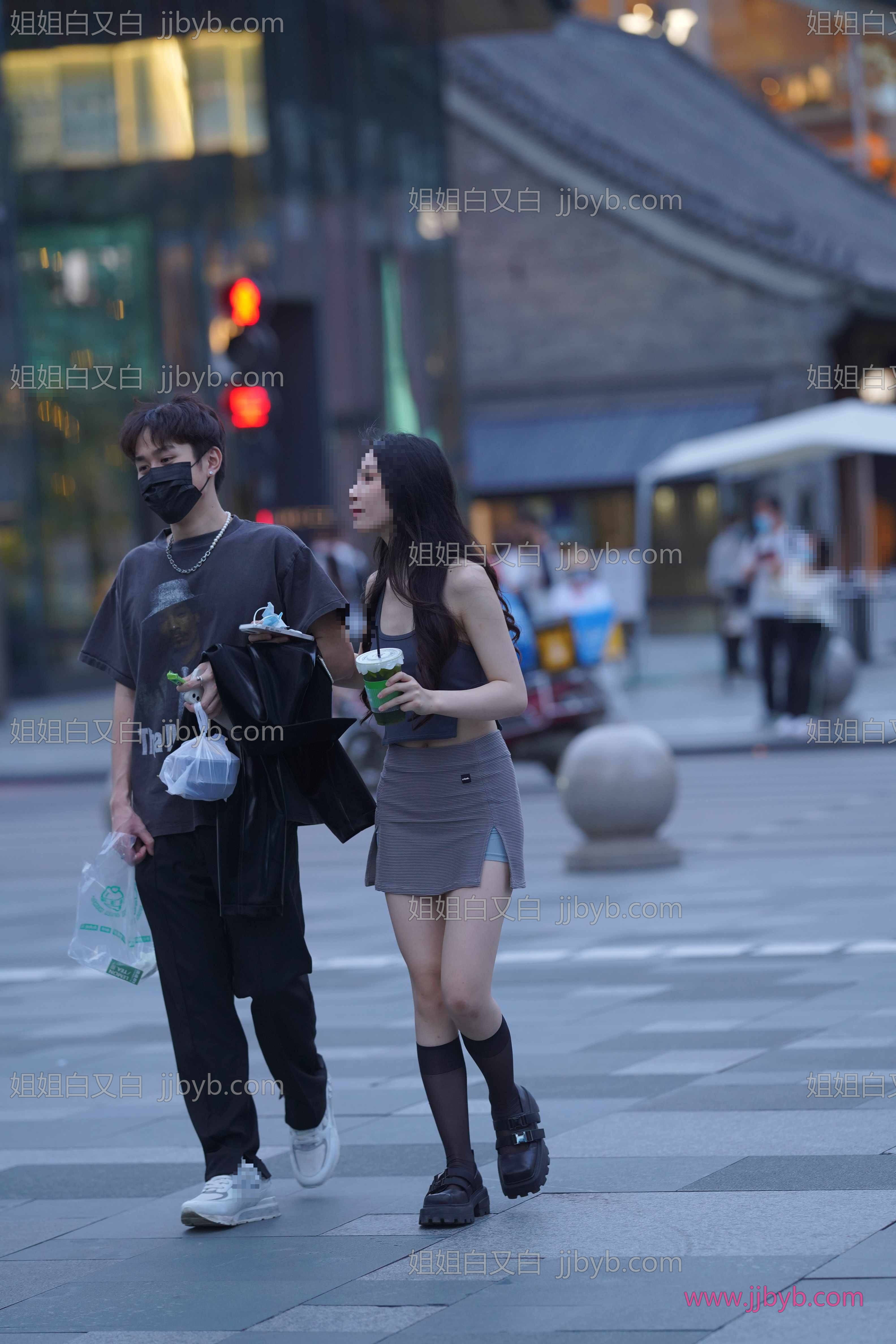 短裙主题高清写真，8K质感｜街拍美女·短裙·短裙美眉-姐姐白又白