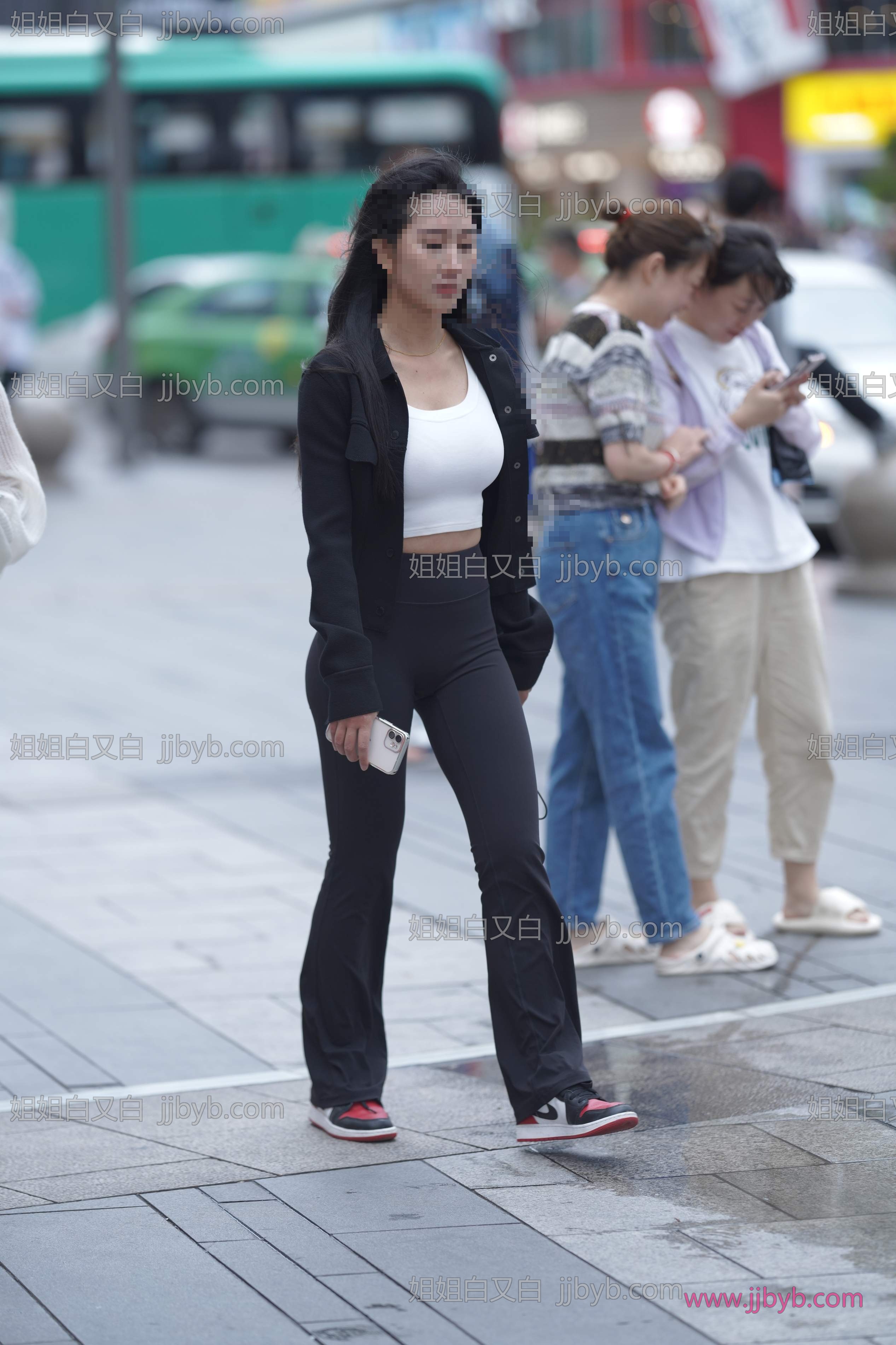 高清街拍写真集，限时上架｜街拍美女·街拍·街拍黑衣黑色长裤小姐-姐姐白又白