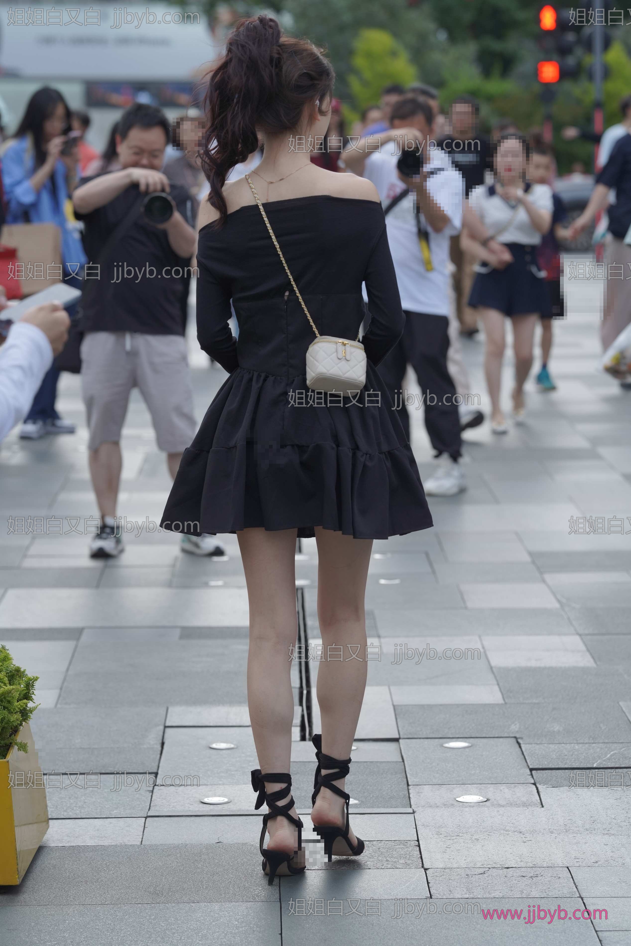 高清甜美写真集，画质细腻｜街拍美女·清纯·甜美的黑色裙小姐姐-姐姐白又白