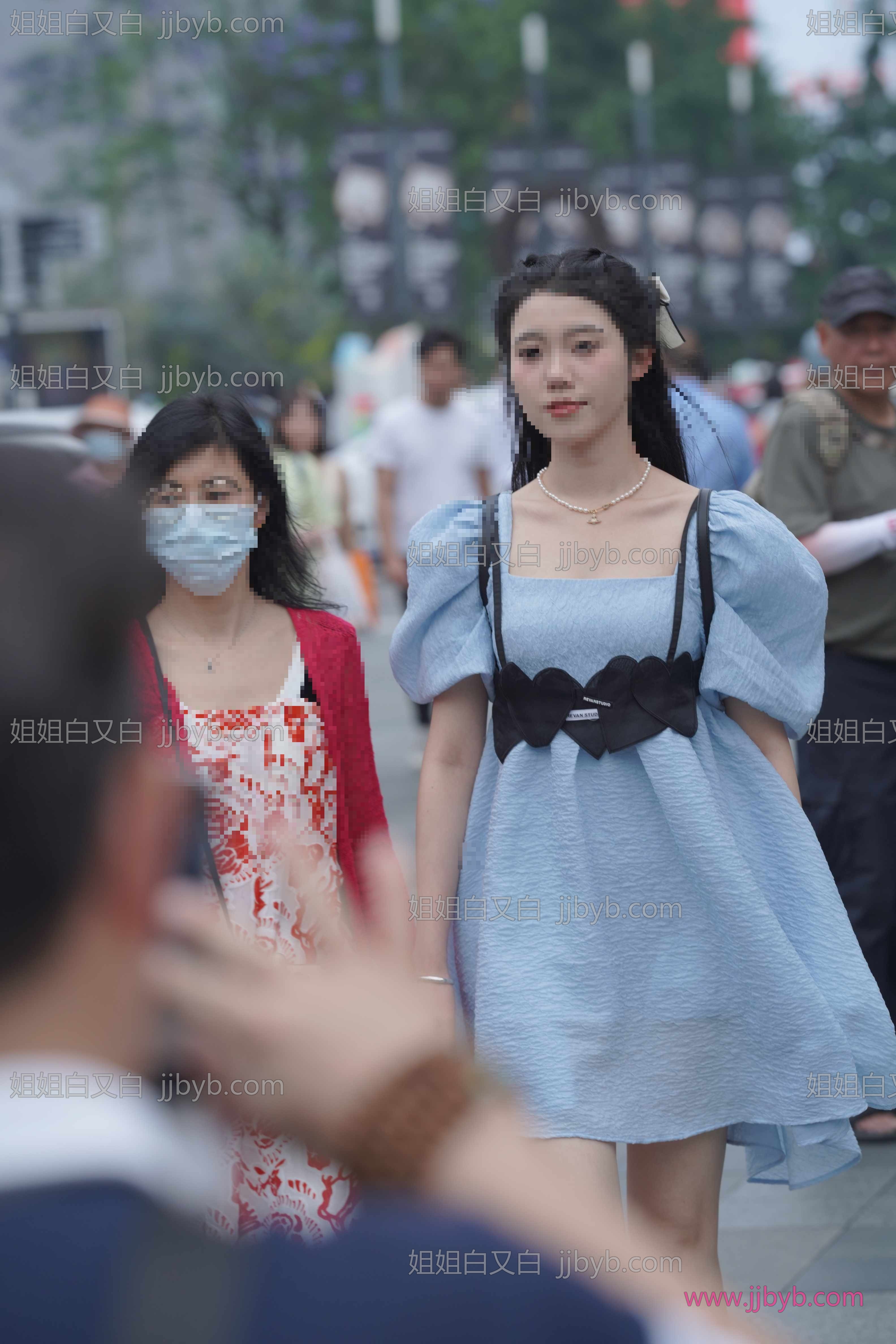 高清街拍写真集，画质细腻｜街拍美女·长裙·街拍蓝色连衣裙气质小-姐姐白又白