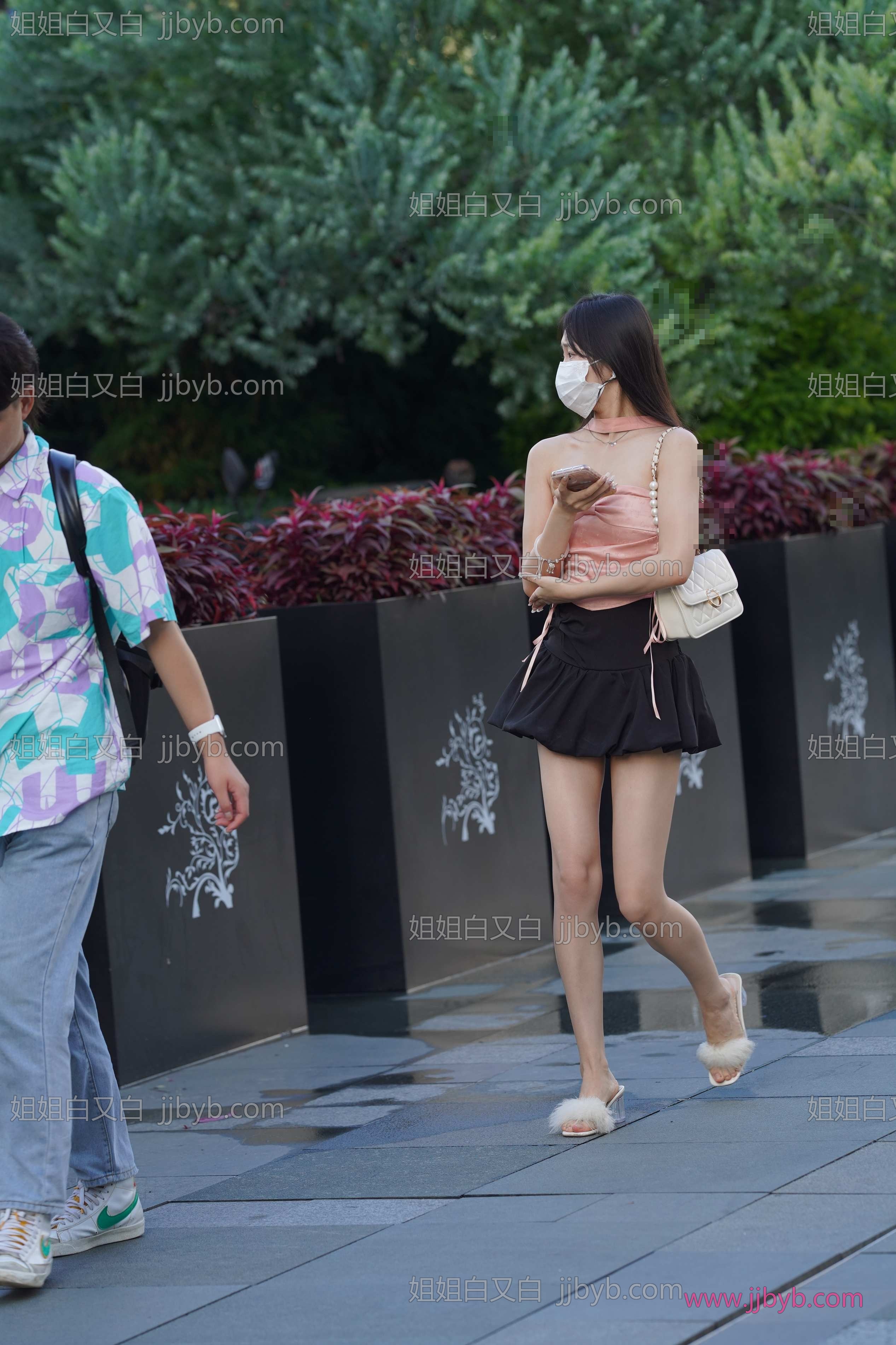 高清街拍写真集，限时上架｜街拍美女·街拍·街拍苗条秀气的小姐姐-姐姐白又白