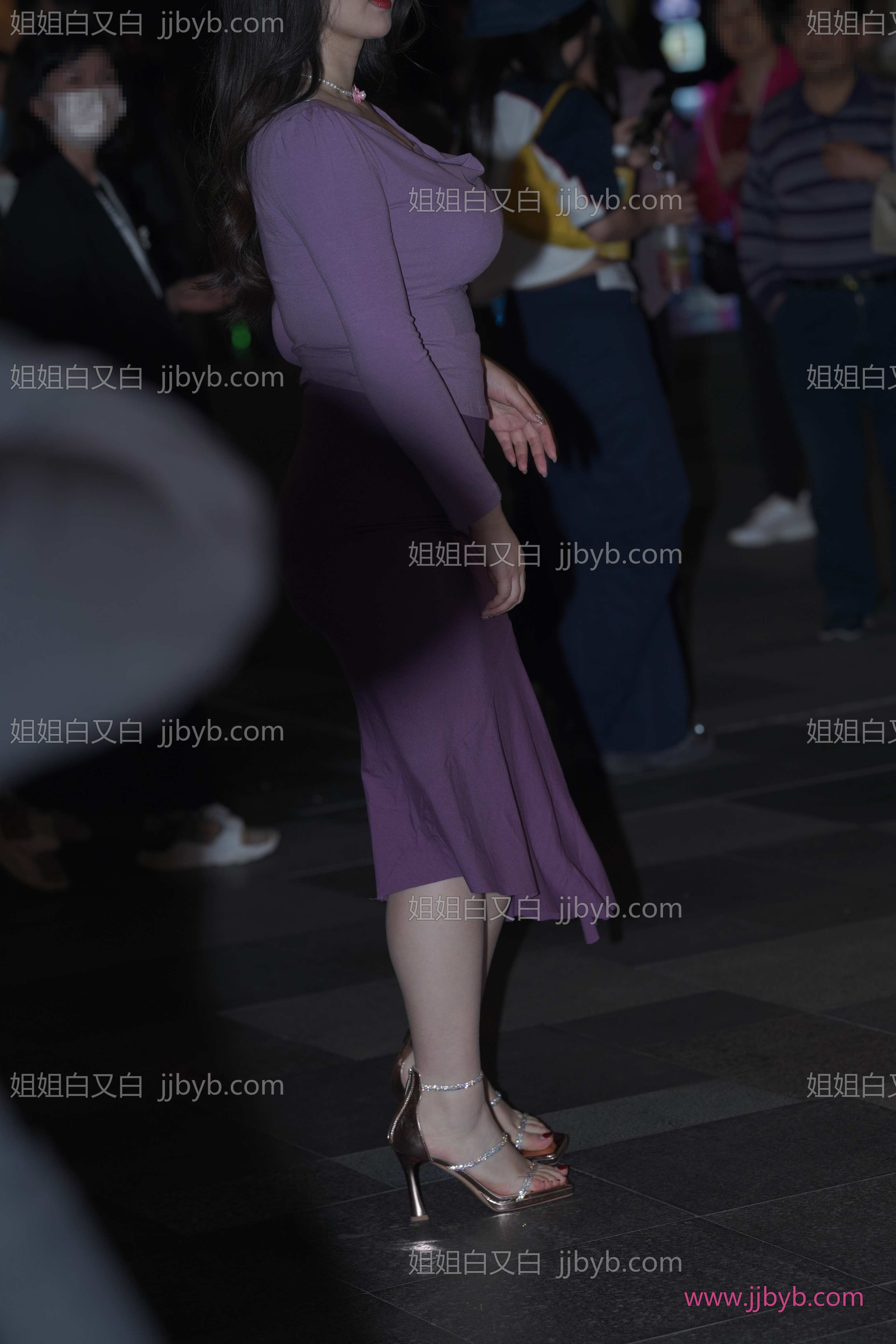 丰满写真，高清原图打包收藏｜街拍美女·丰满·紫色裙丰满-姐姐白又白