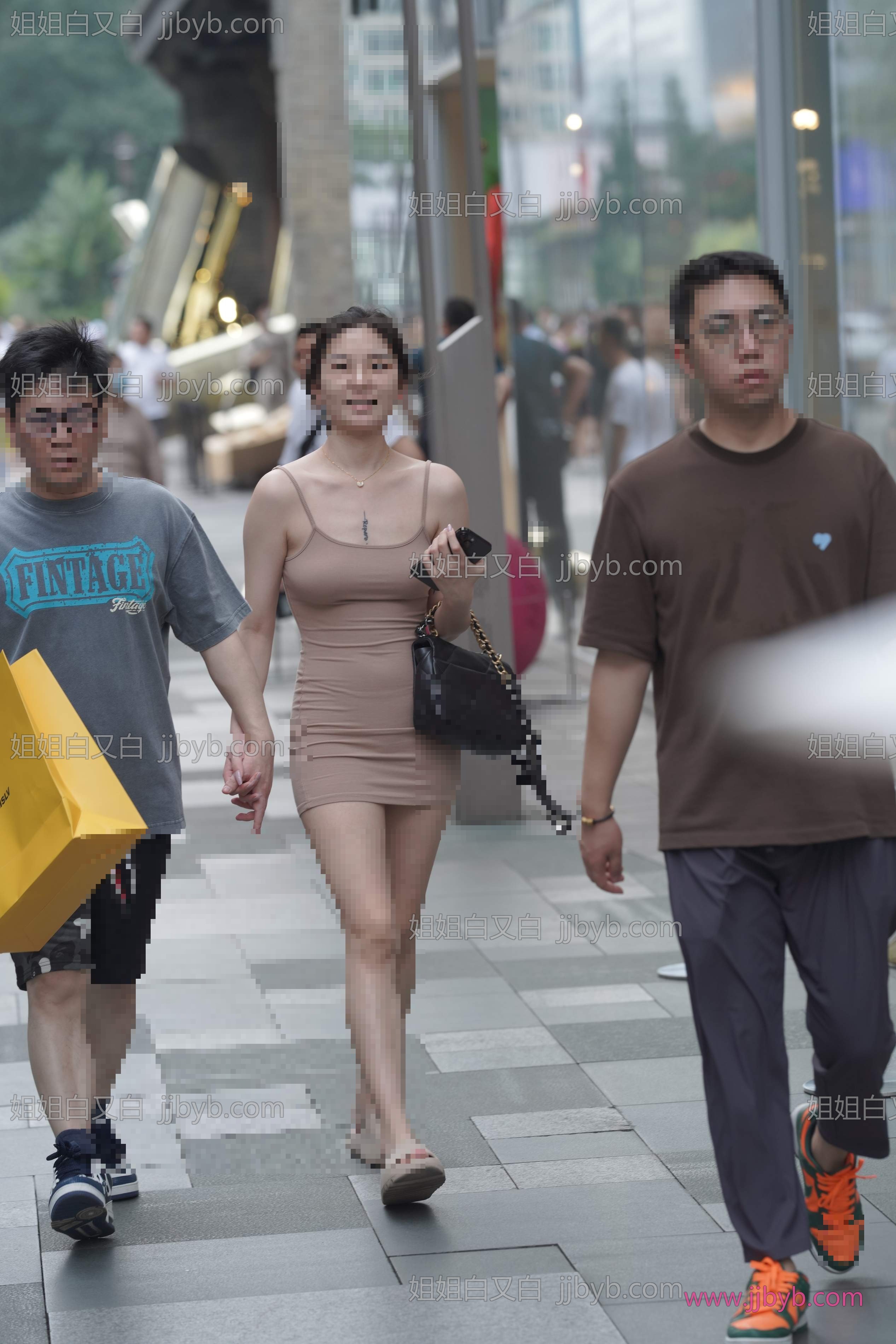 精选街拍写真，超清无水印｜包臀·吊带·街拍包臀吊带裙小姐姐-姐姐白又白