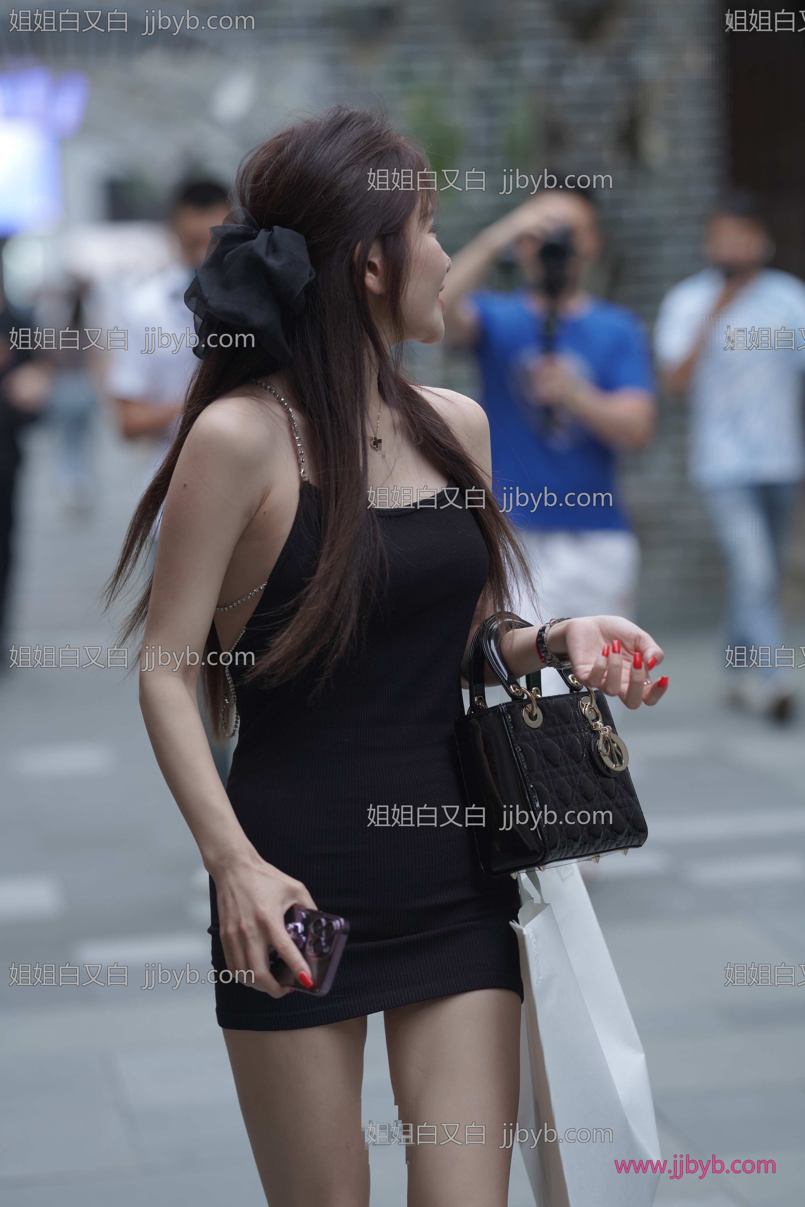 高清街拍写真集，画质细腻｜美腿·街拍·街拍黑色裙美腿小姐姐-姐姐白又白