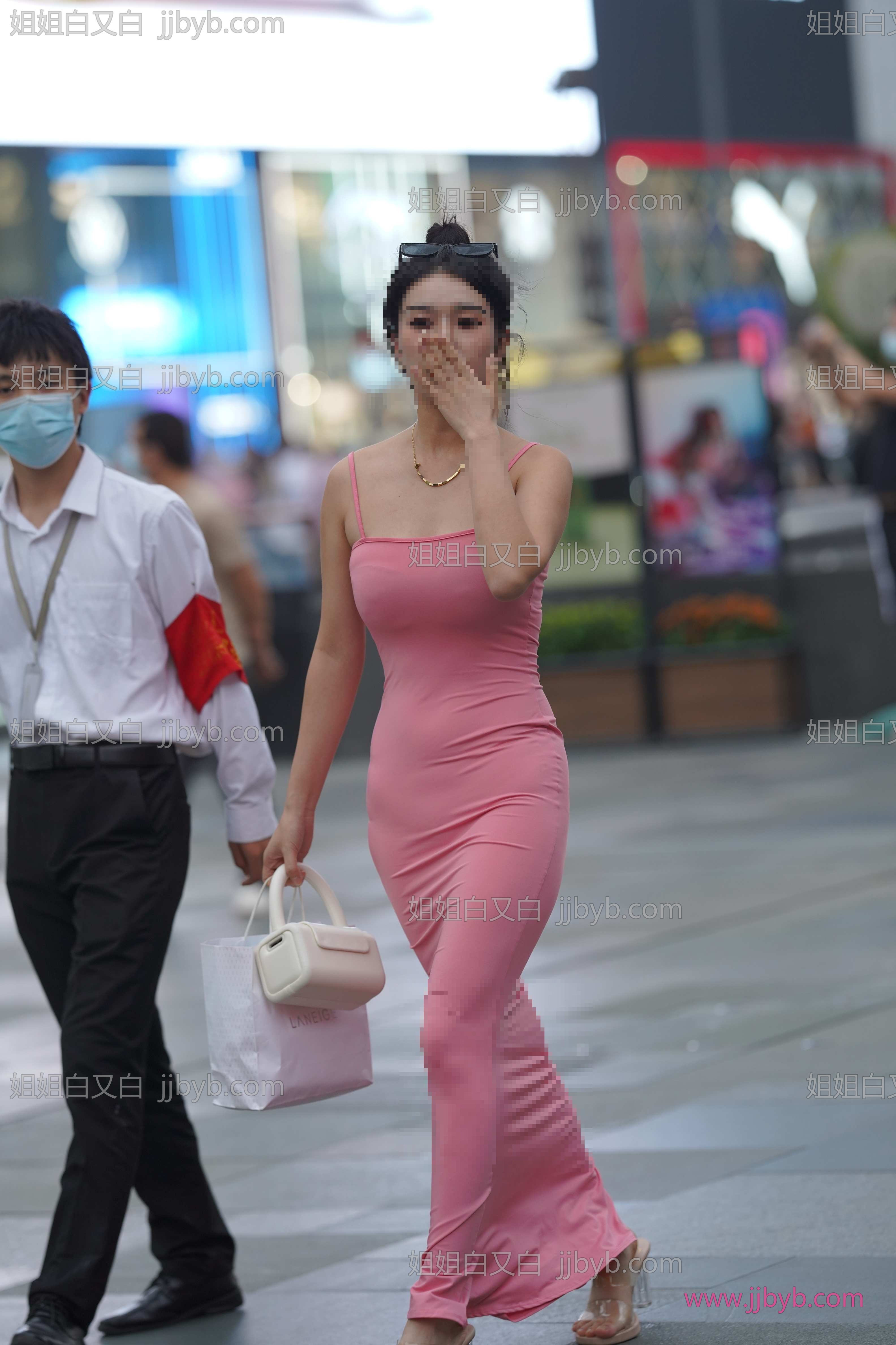 精选街拍写真，超清无水印｜吊带·长裙·搭讪街拍粉色吊带长裙-姐姐白又白