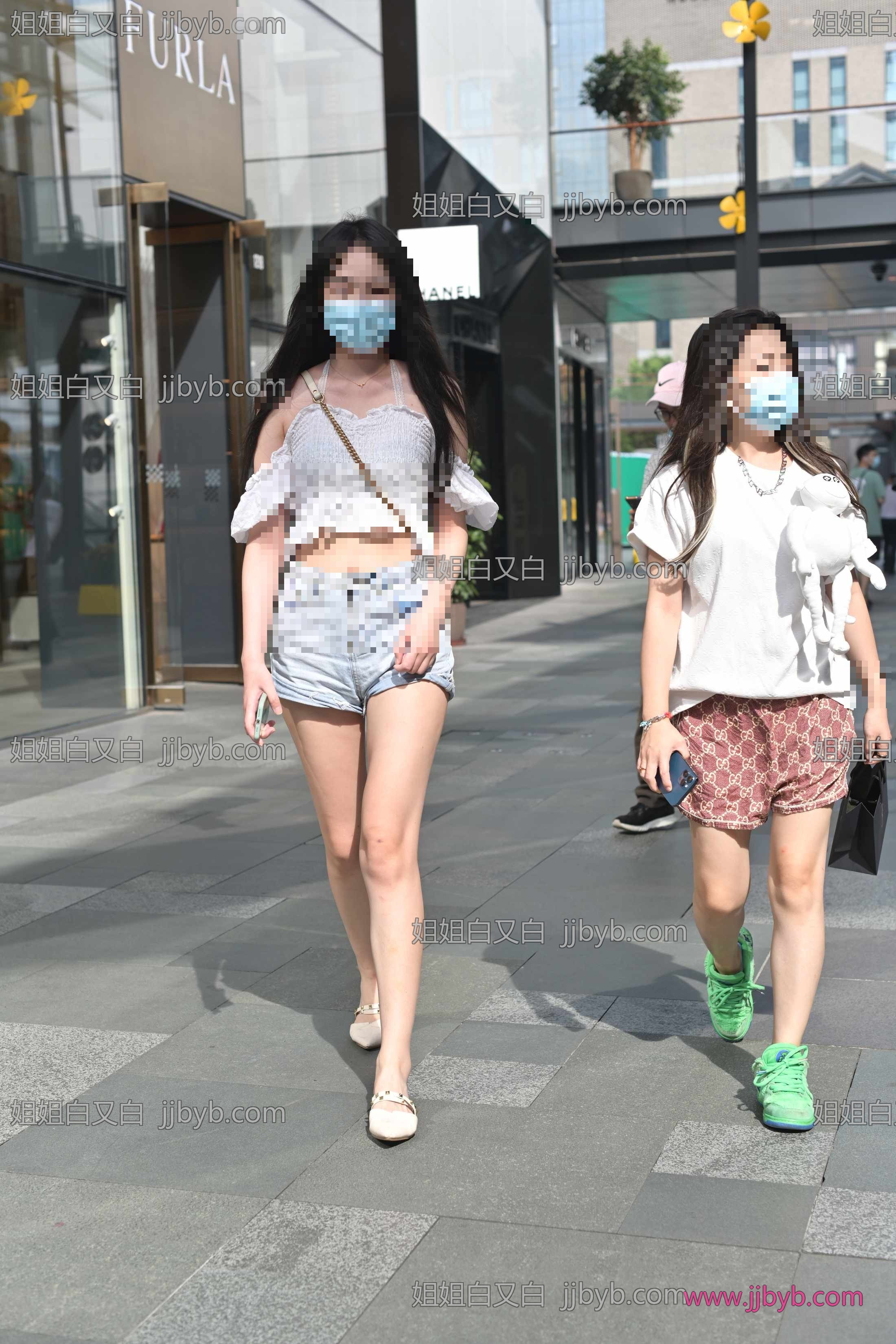 街拍主题高清写真，原图直出｜街拍美女·热裤·搭讪街拍热裤小姐姐-姐姐白又白