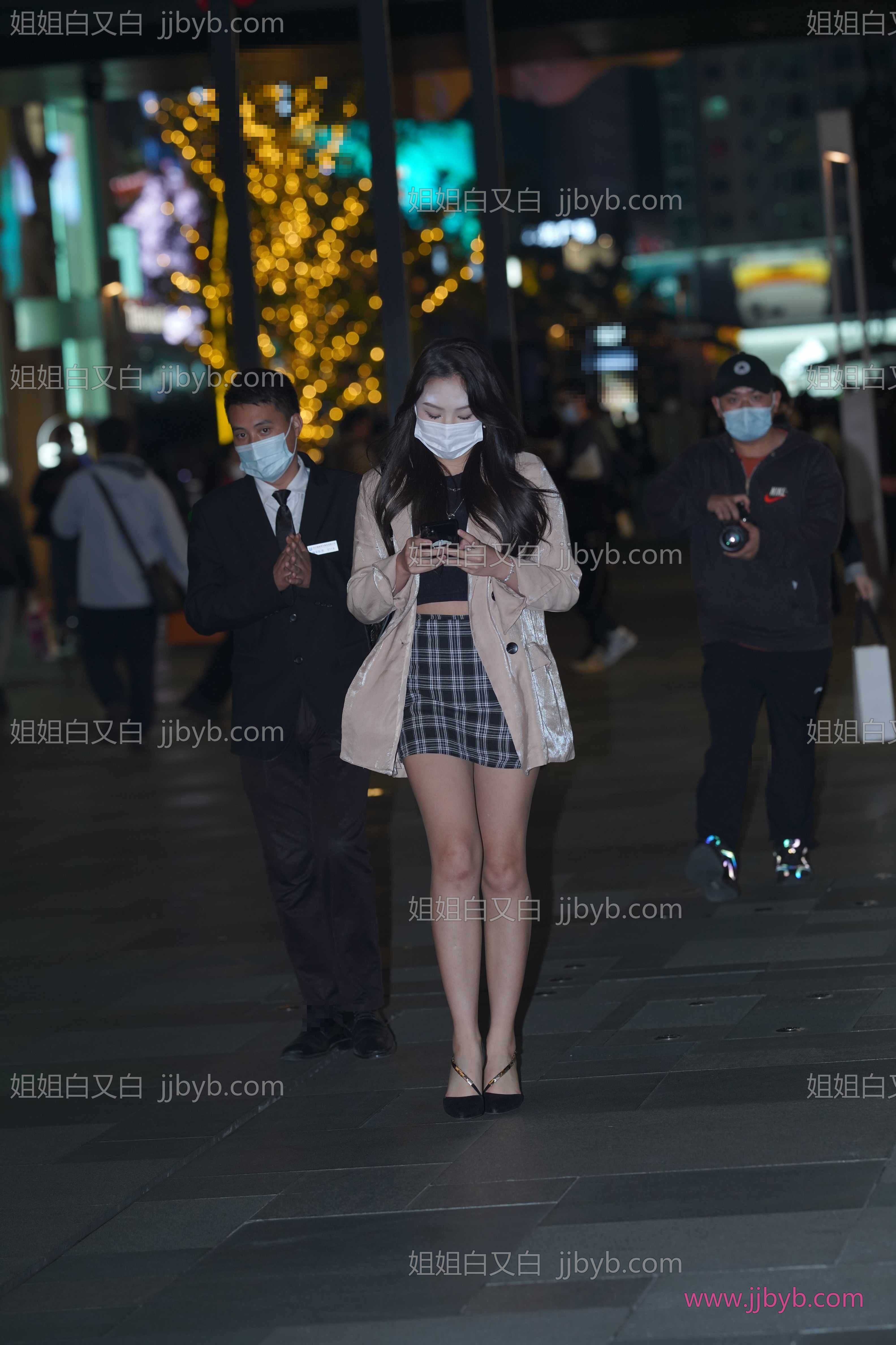 街拍主题高清写真，网盘速发｜美腿·短裙·街拍格子短裙美腿高跟-姐姐白又白