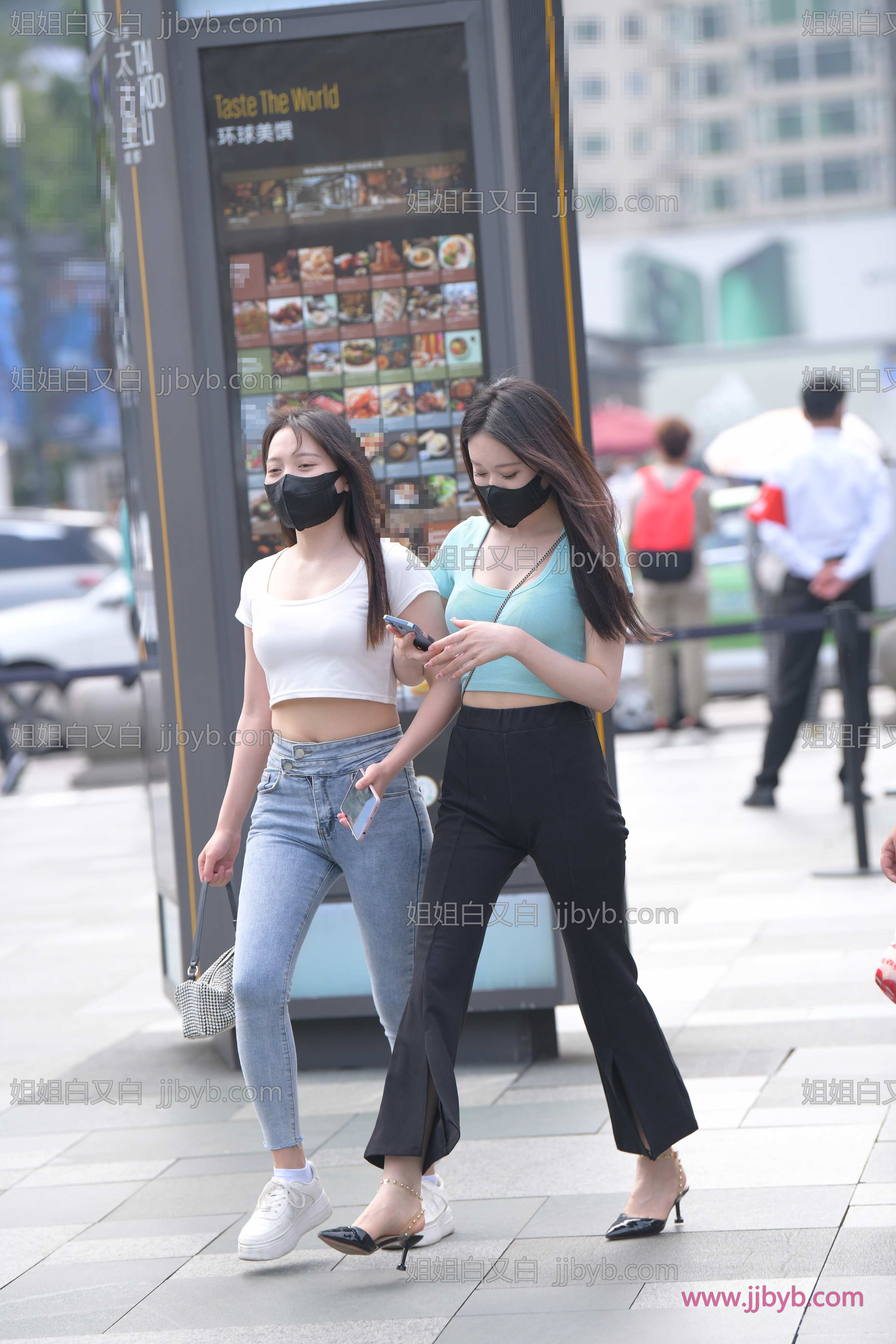 街拍写真，高清原图打包收藏｜街拍美女·街拍·街拍黑色长裤美眉跟闺-姐姐白又白